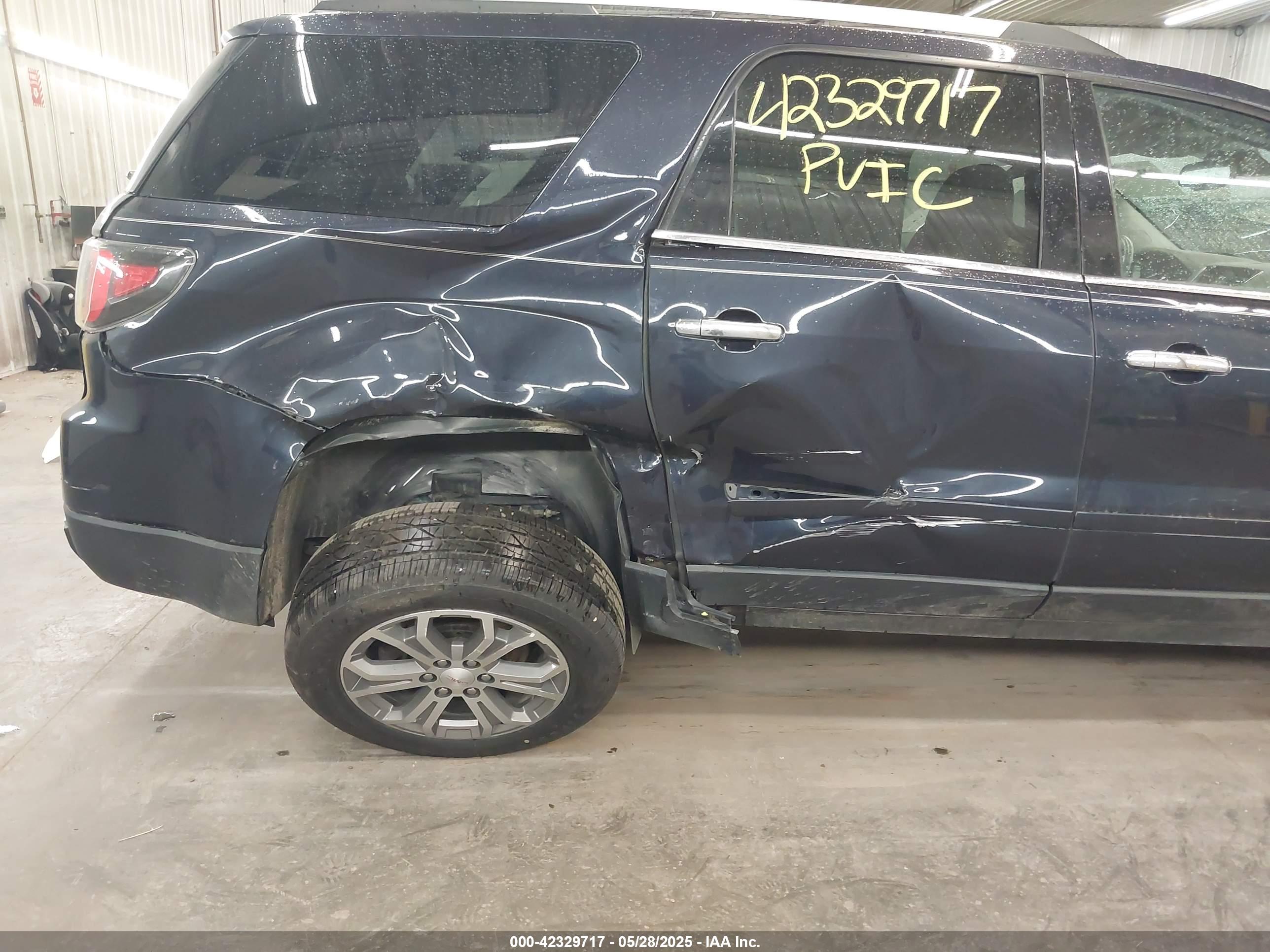 GMC ACADIA image 6