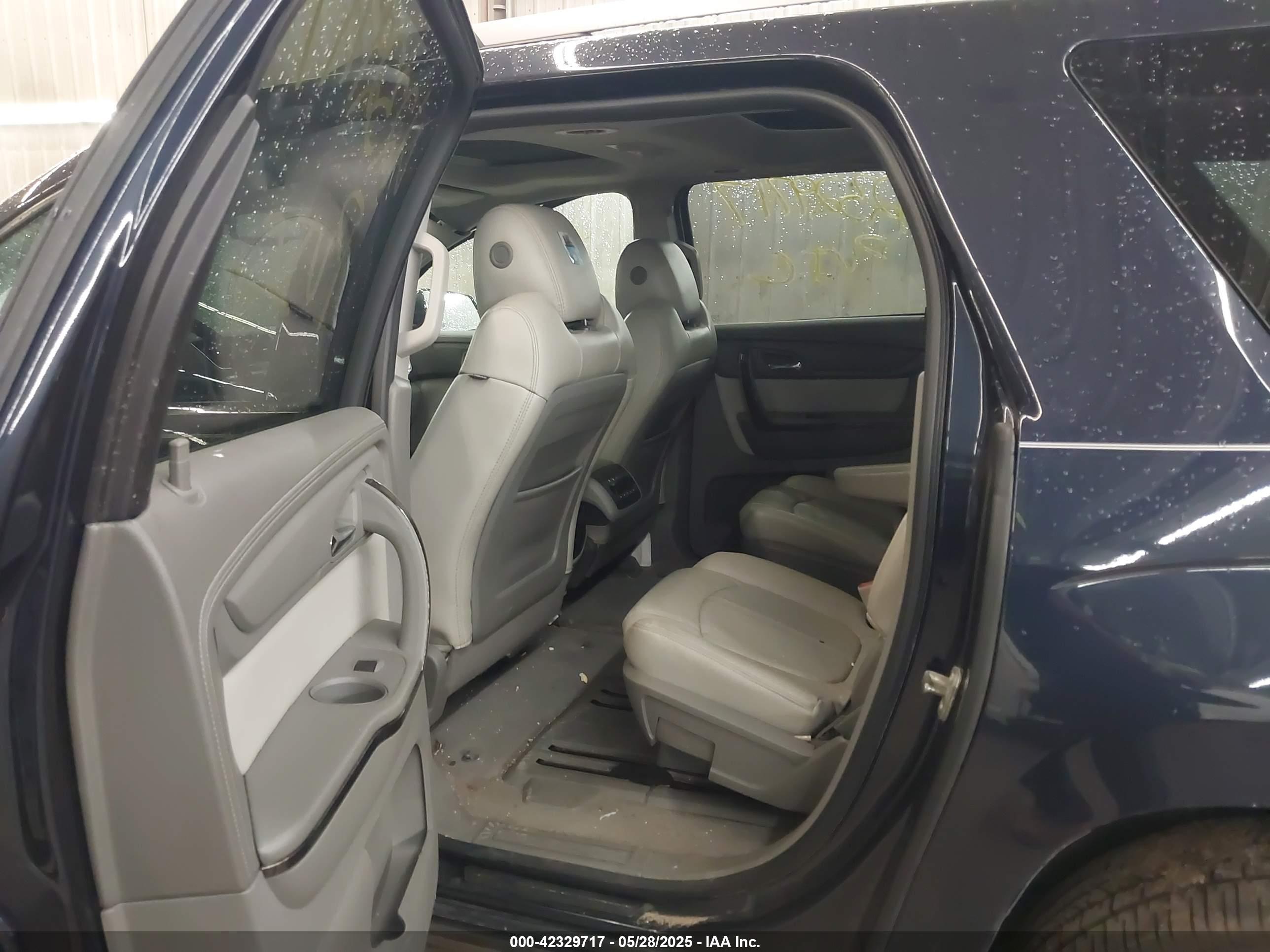 GMC ACADIA image 8