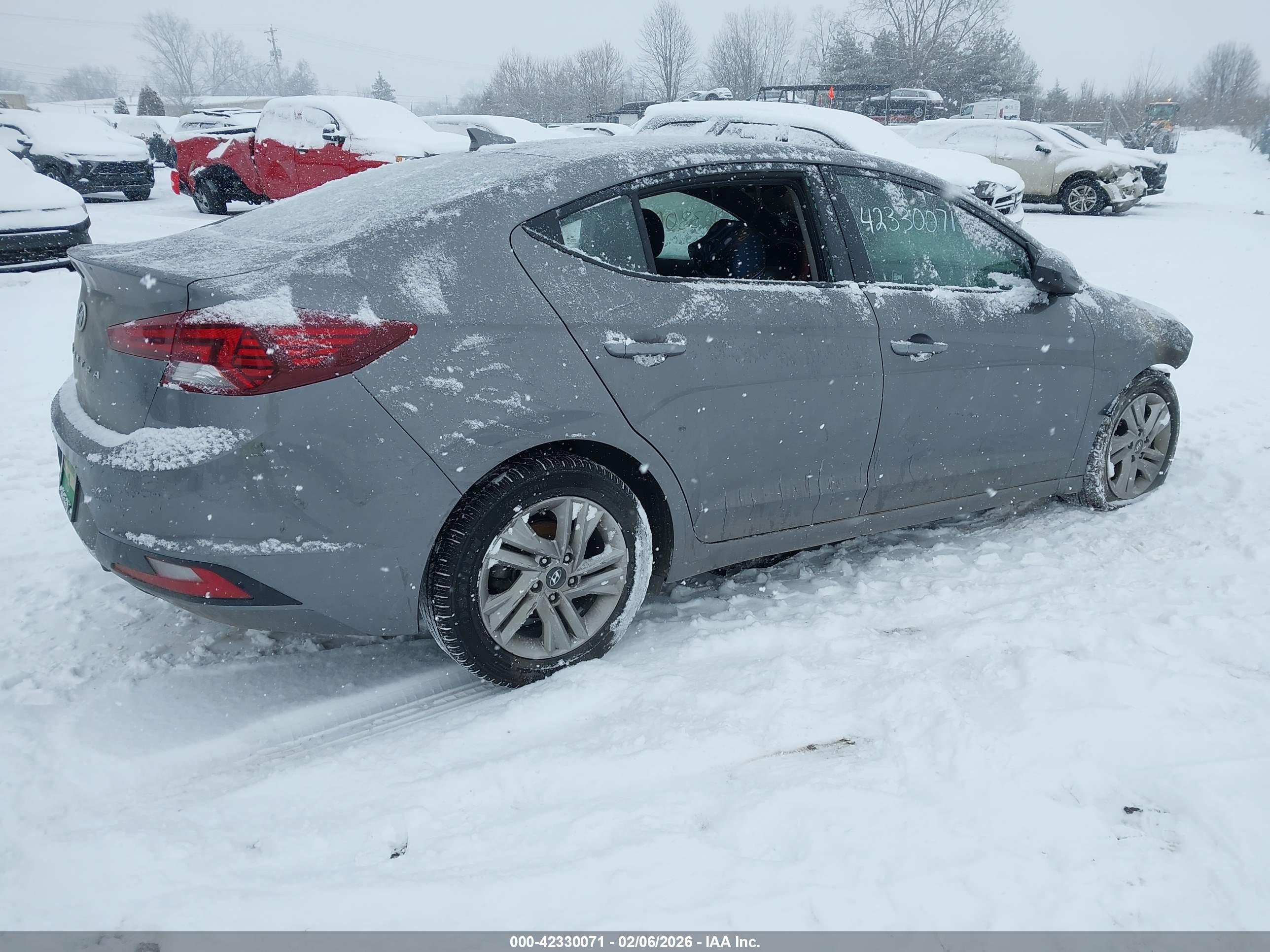 HYUNDAI ELANTRA image 4