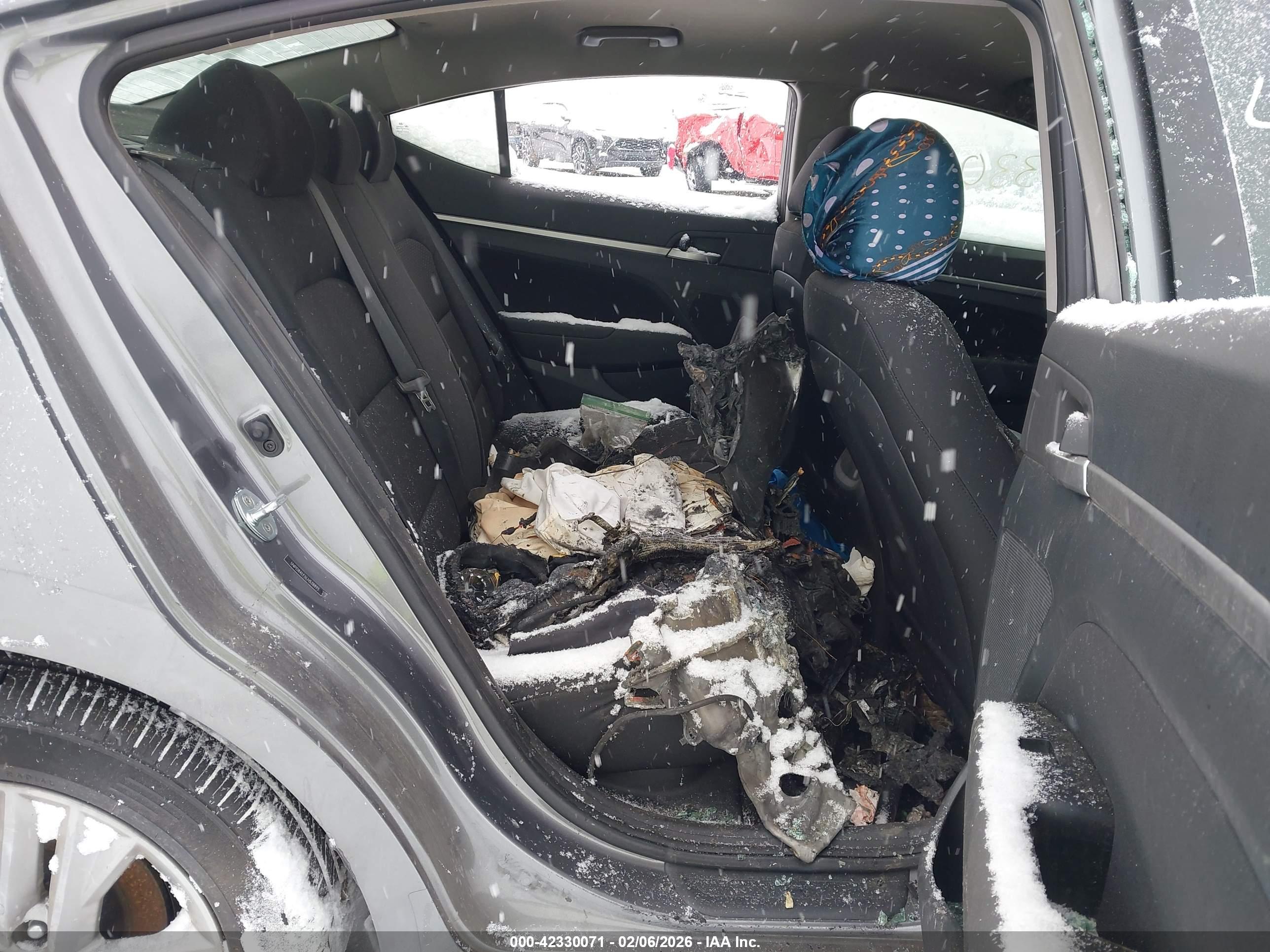 HYUNDAI ELANTRA image 8