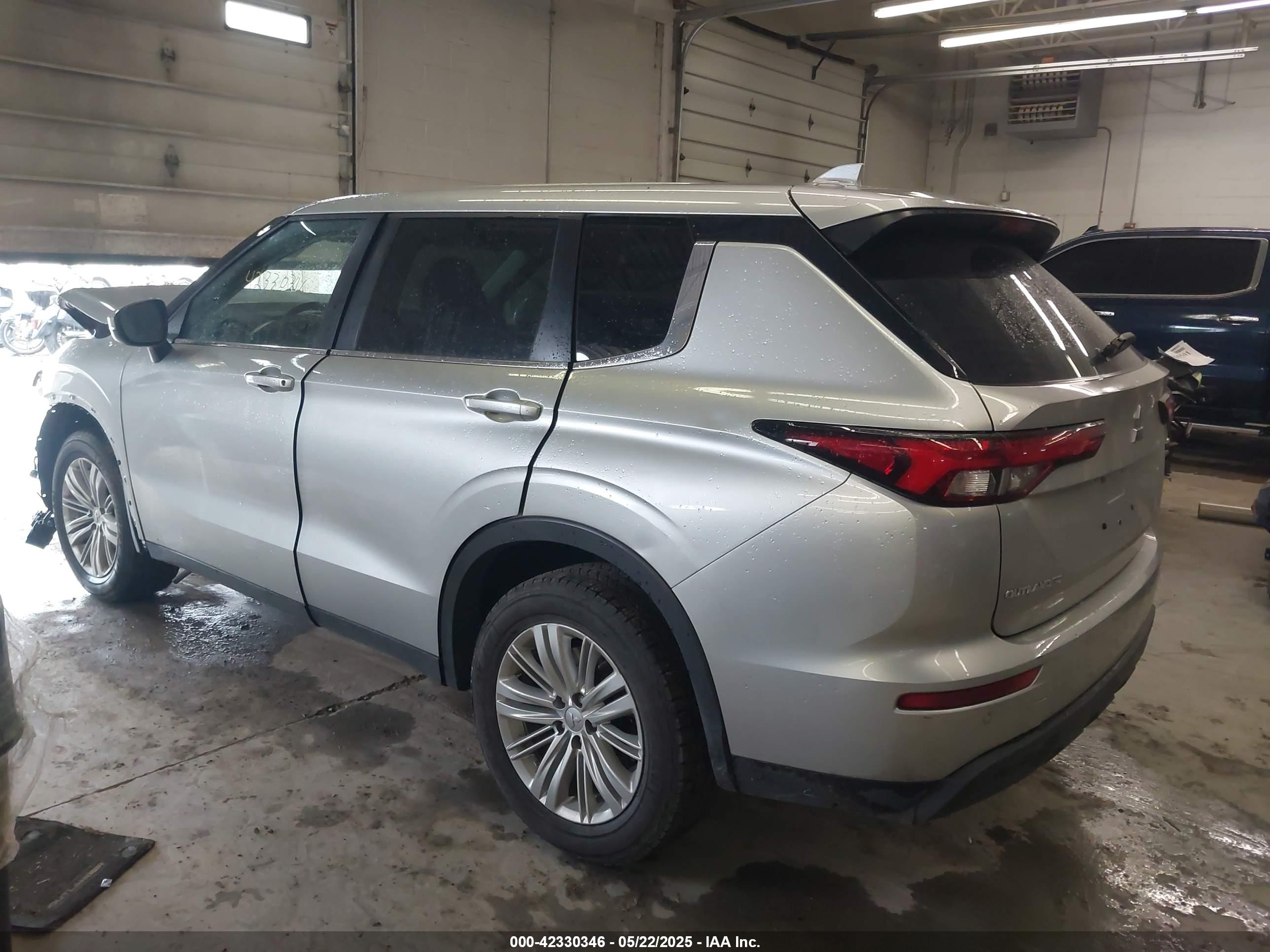 MITSUBISHI OUTLANDER image 3
