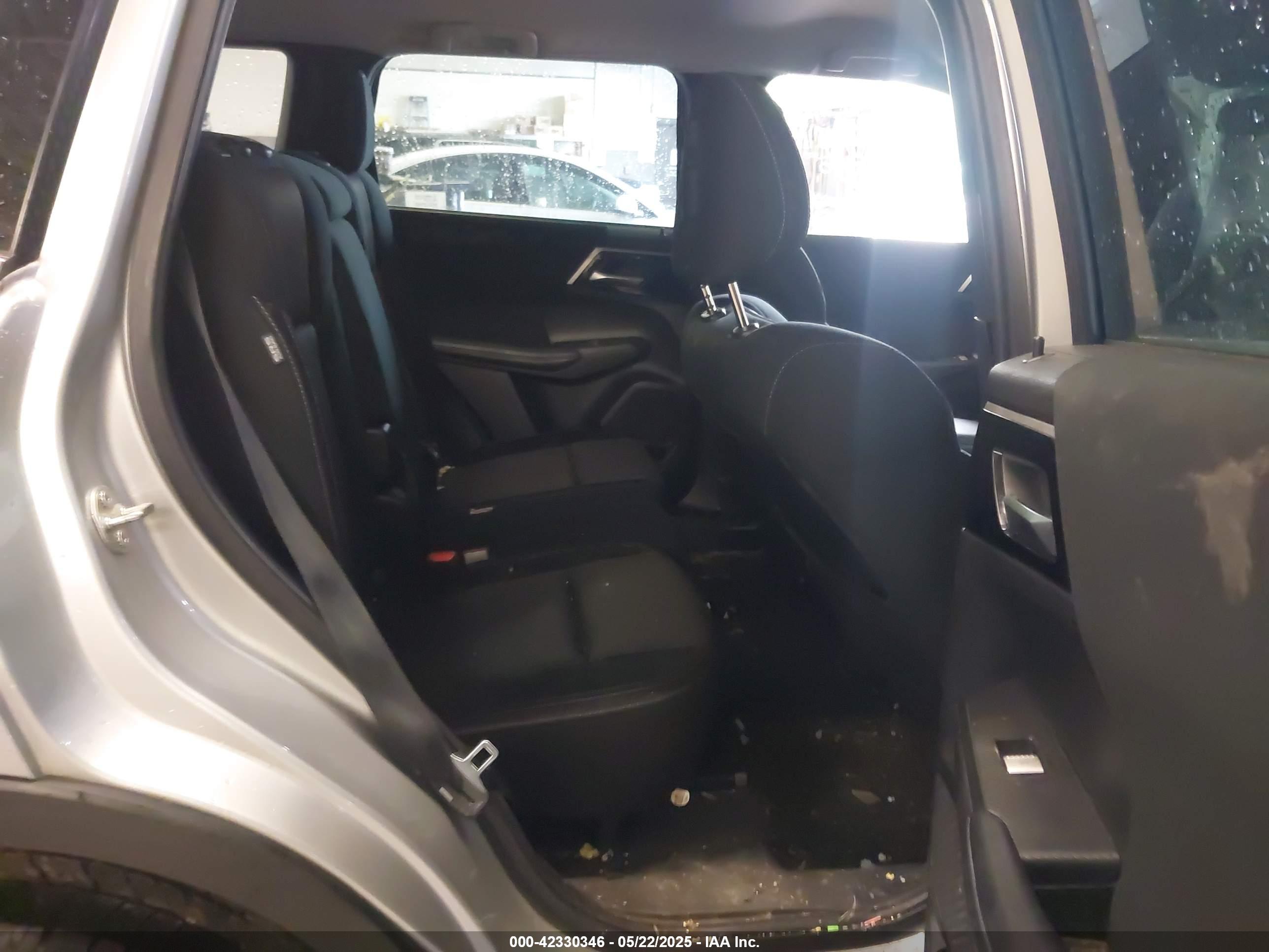MITSUBISHI OUTLANDER image 8