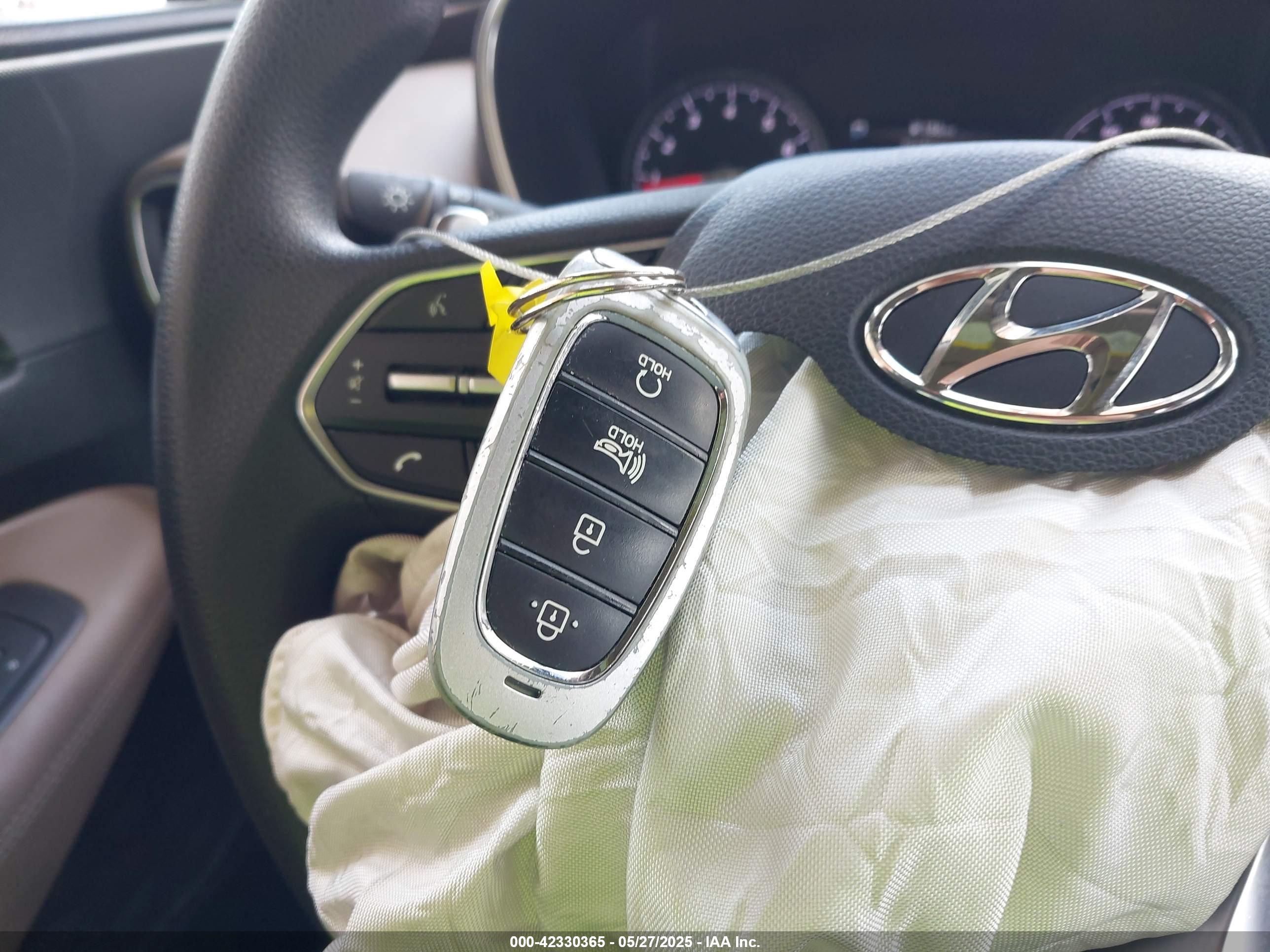 HYUNDAI SANTA image 11
