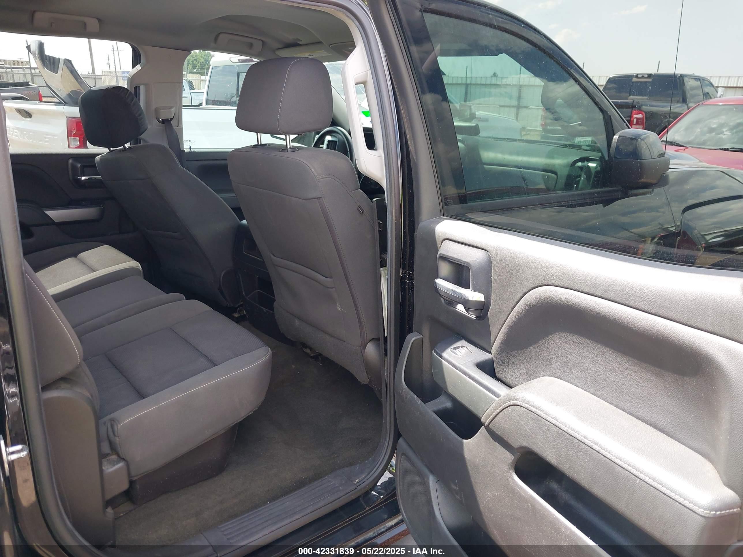 CHEVROLET SILVERADO image 8