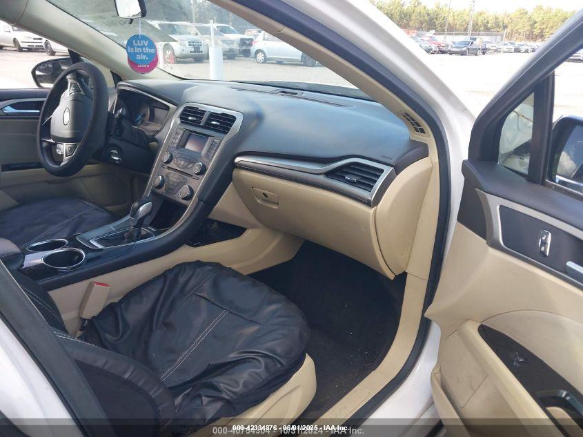 FORD FUSION image 5
