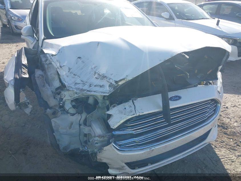 FORD FUSION image 6