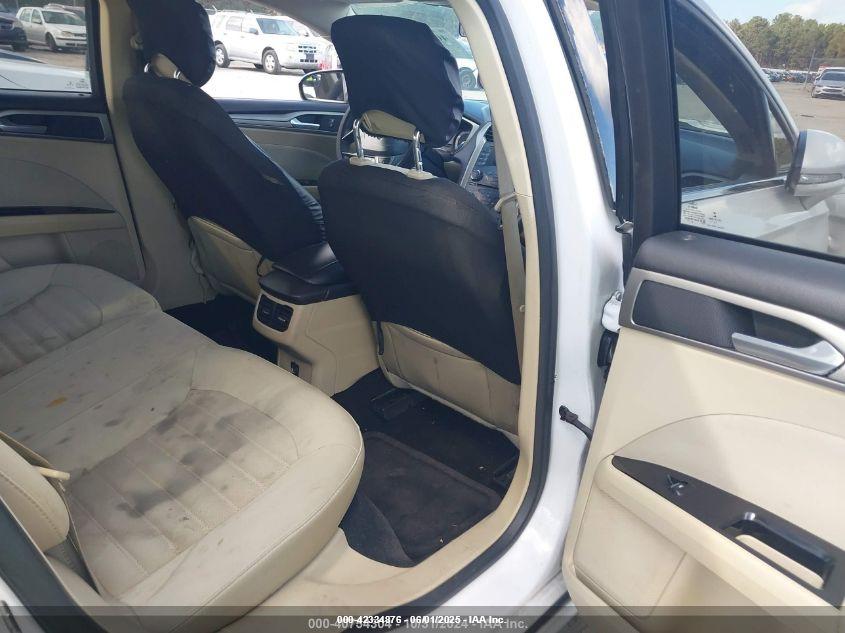 FORD FUSION image 8