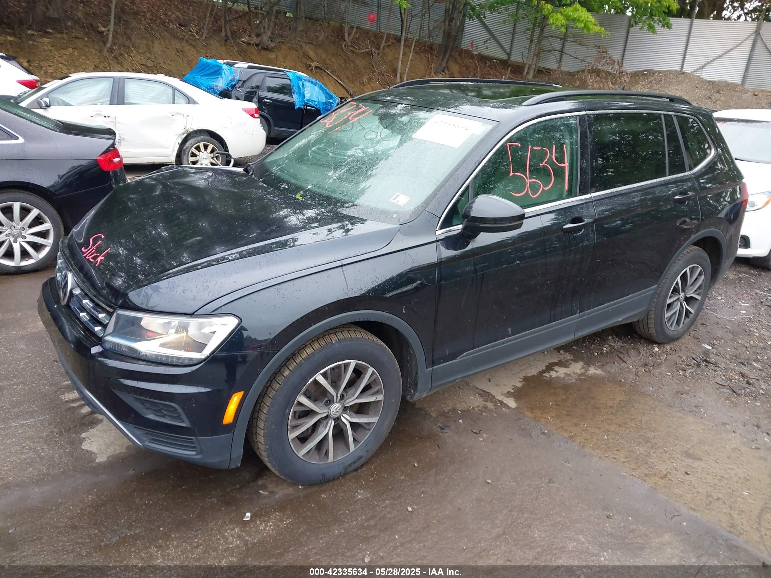 VOLKSWAGEN TIGUAN image 2