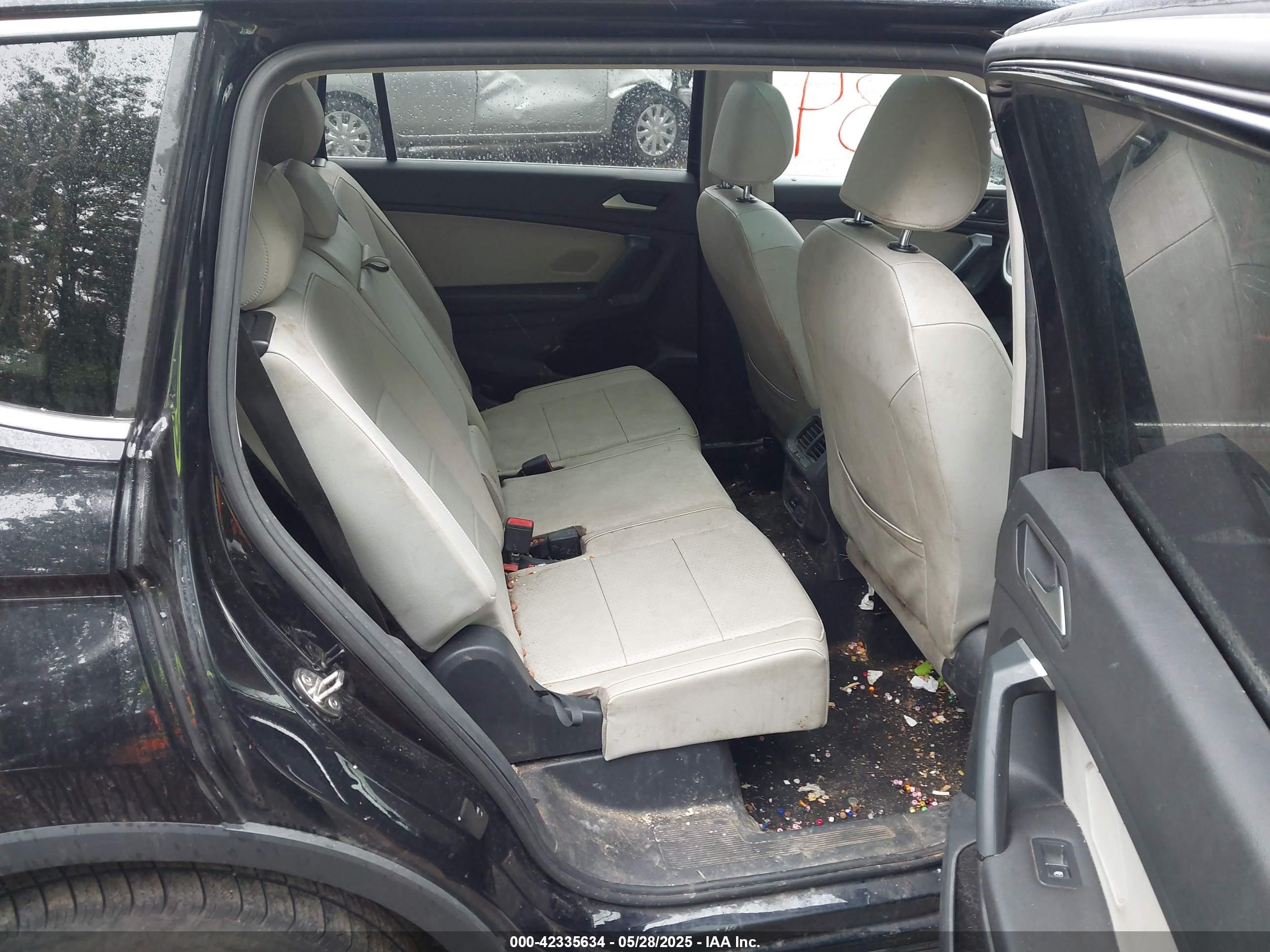 VOLKSWAGEN TIGUAN image 8