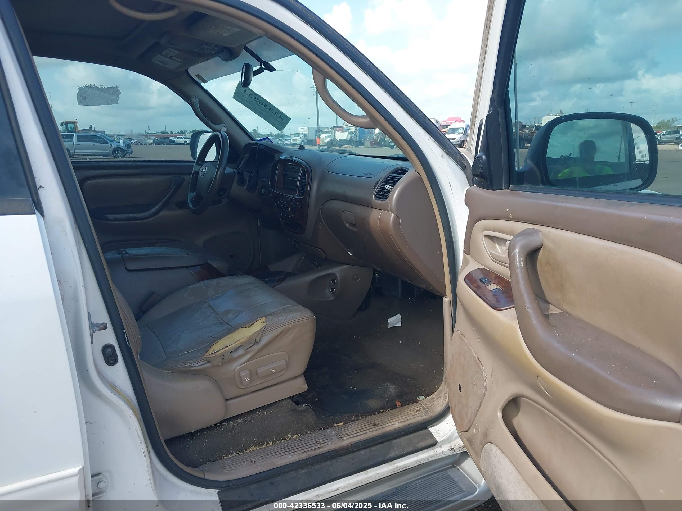 TOYOTA SEQUOIA image 5