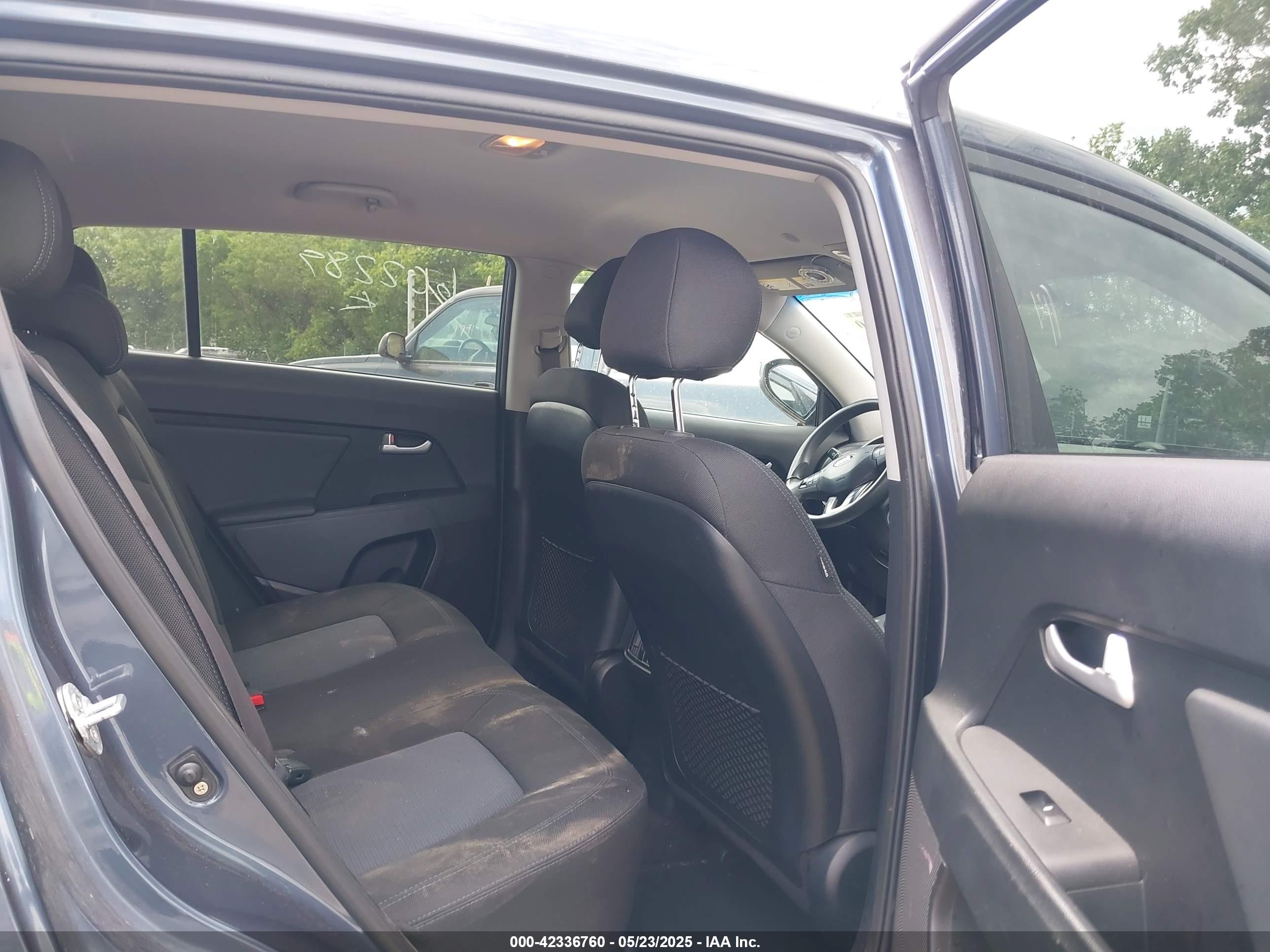 KIA SPORTAGE image 8
