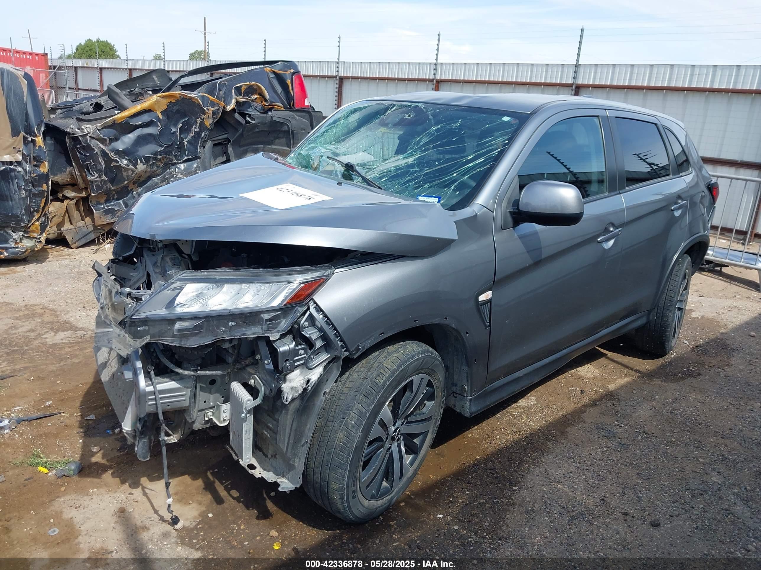 MITSUBISHI OUTLANDER image 2