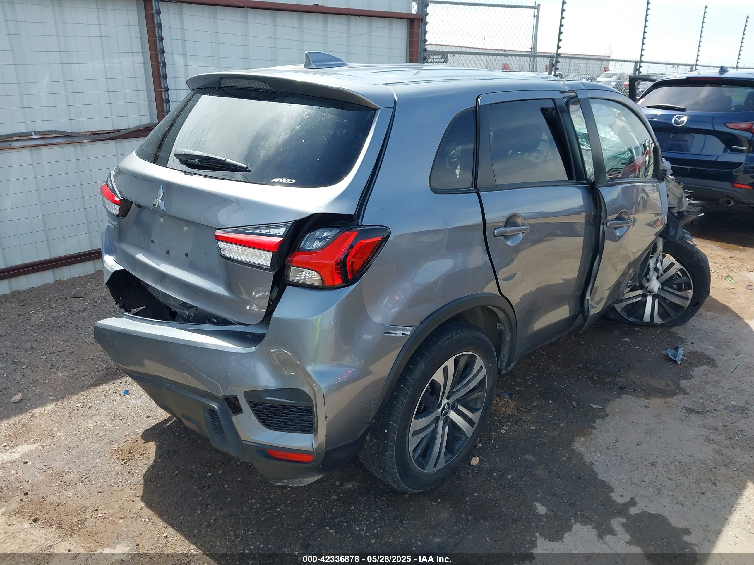 MITSUBISHI OUTLANDER image 4