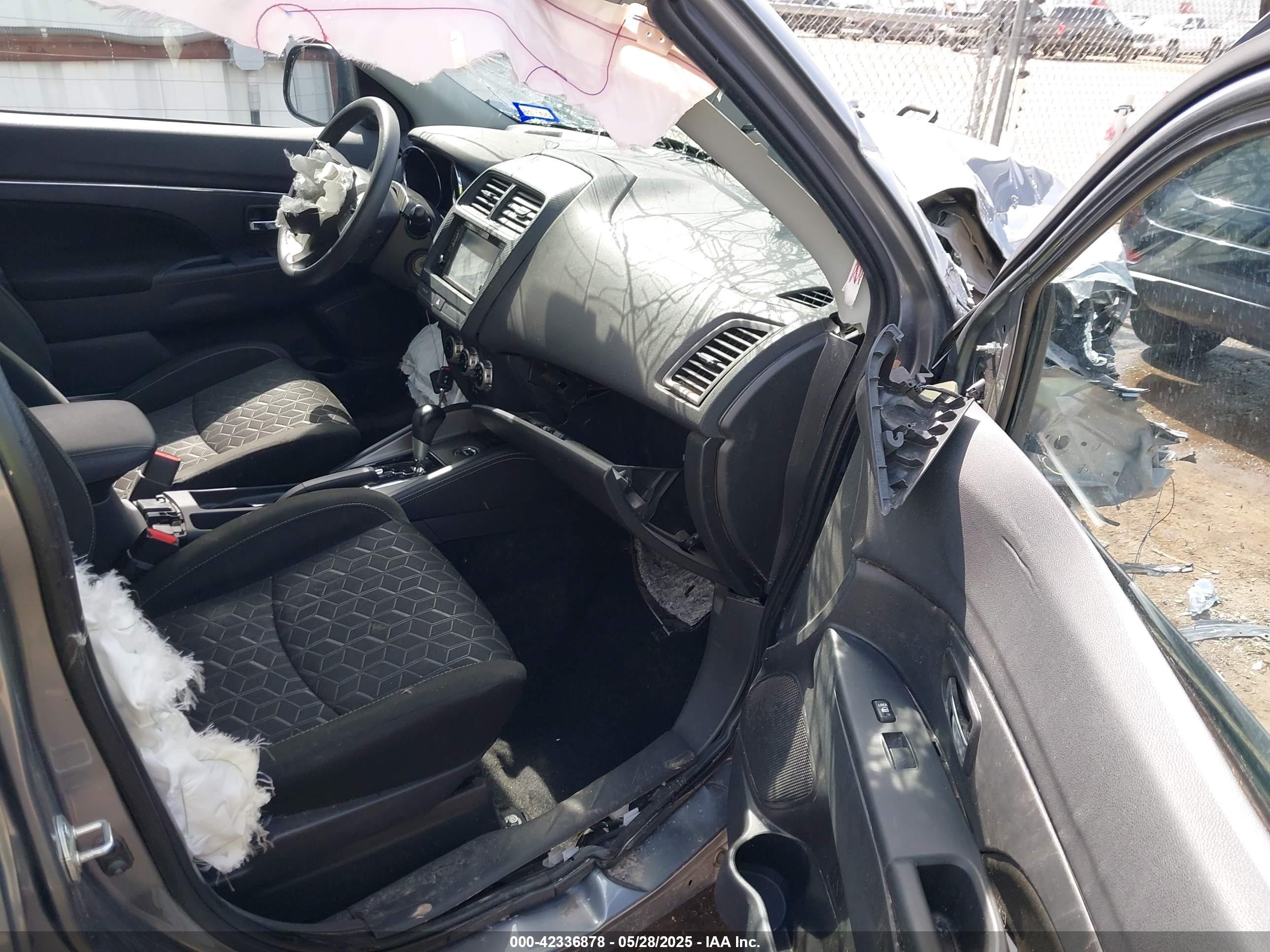 MITSUBISHI OUTLANDER image 5