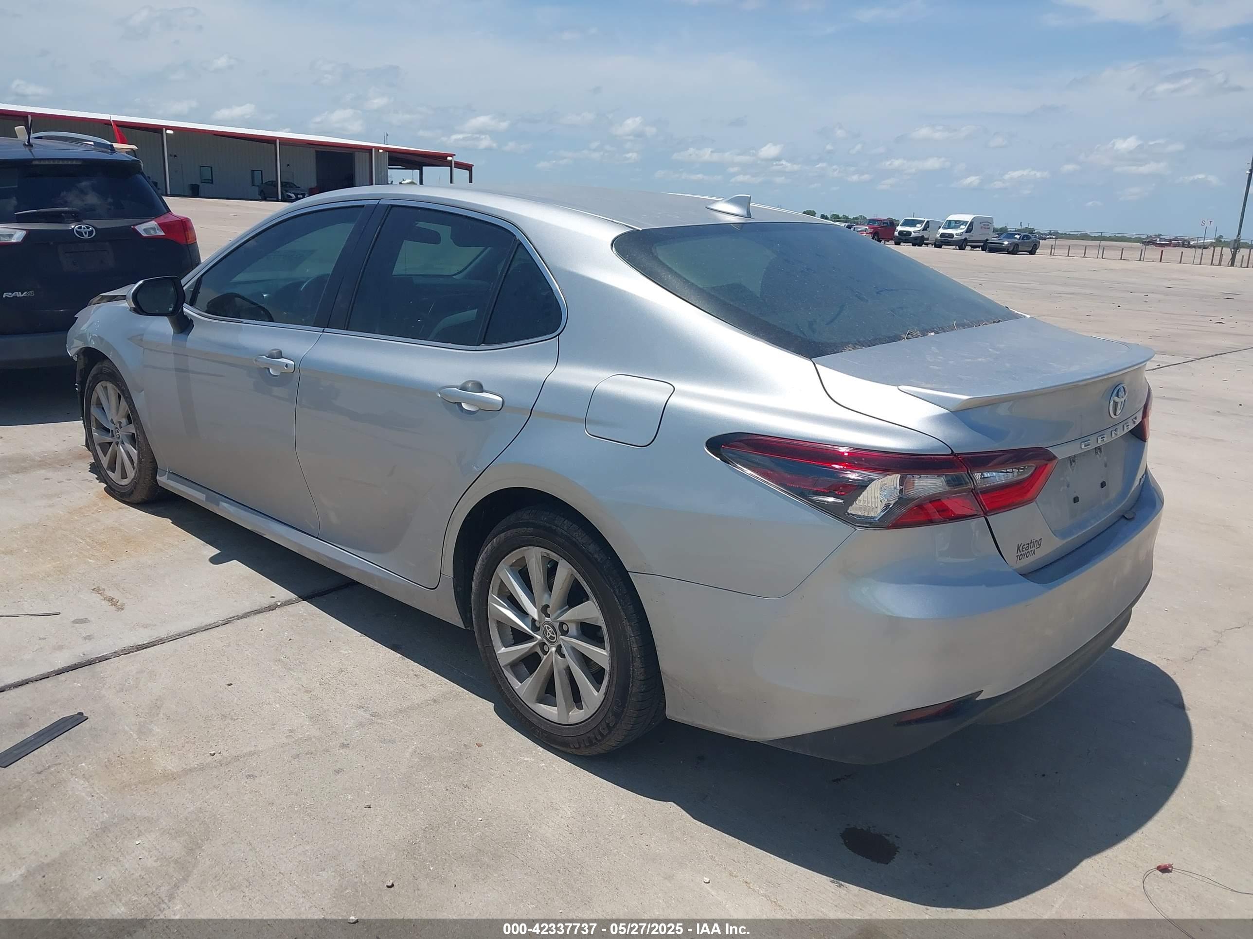 TOYOTA CAMRY image 3