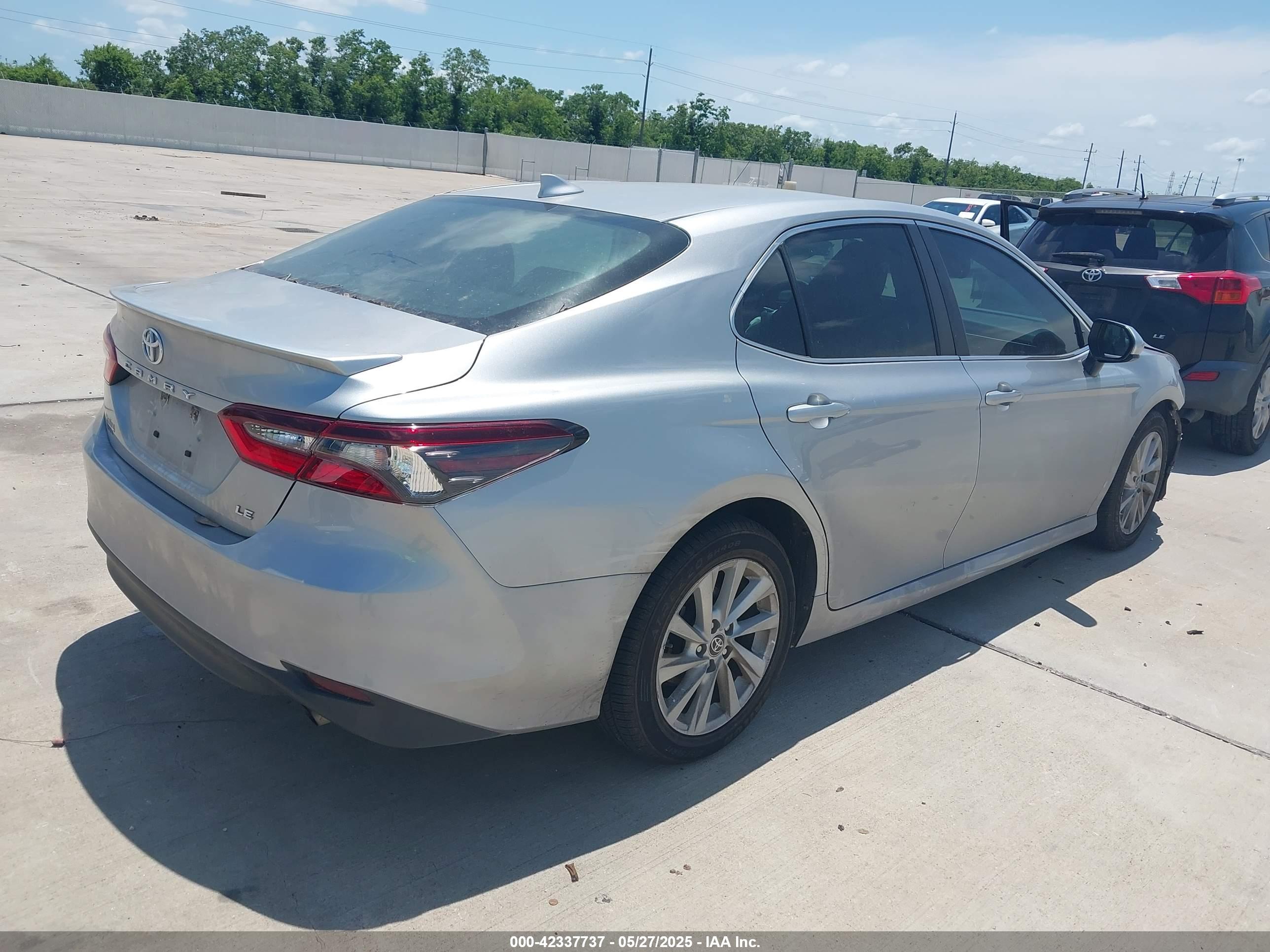 TOYOTA CAMRY image 4