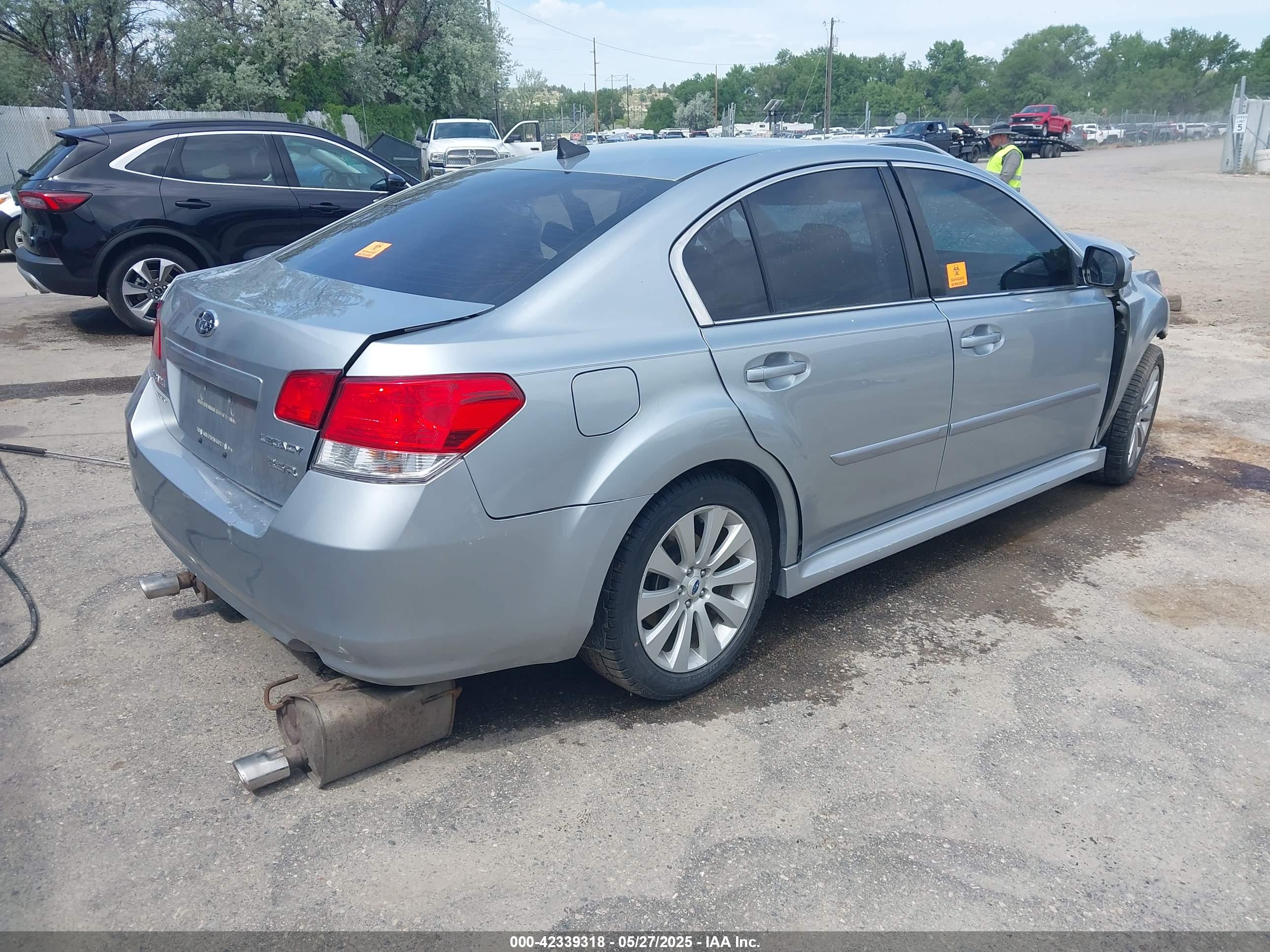 SUBARU LEGACY image 4