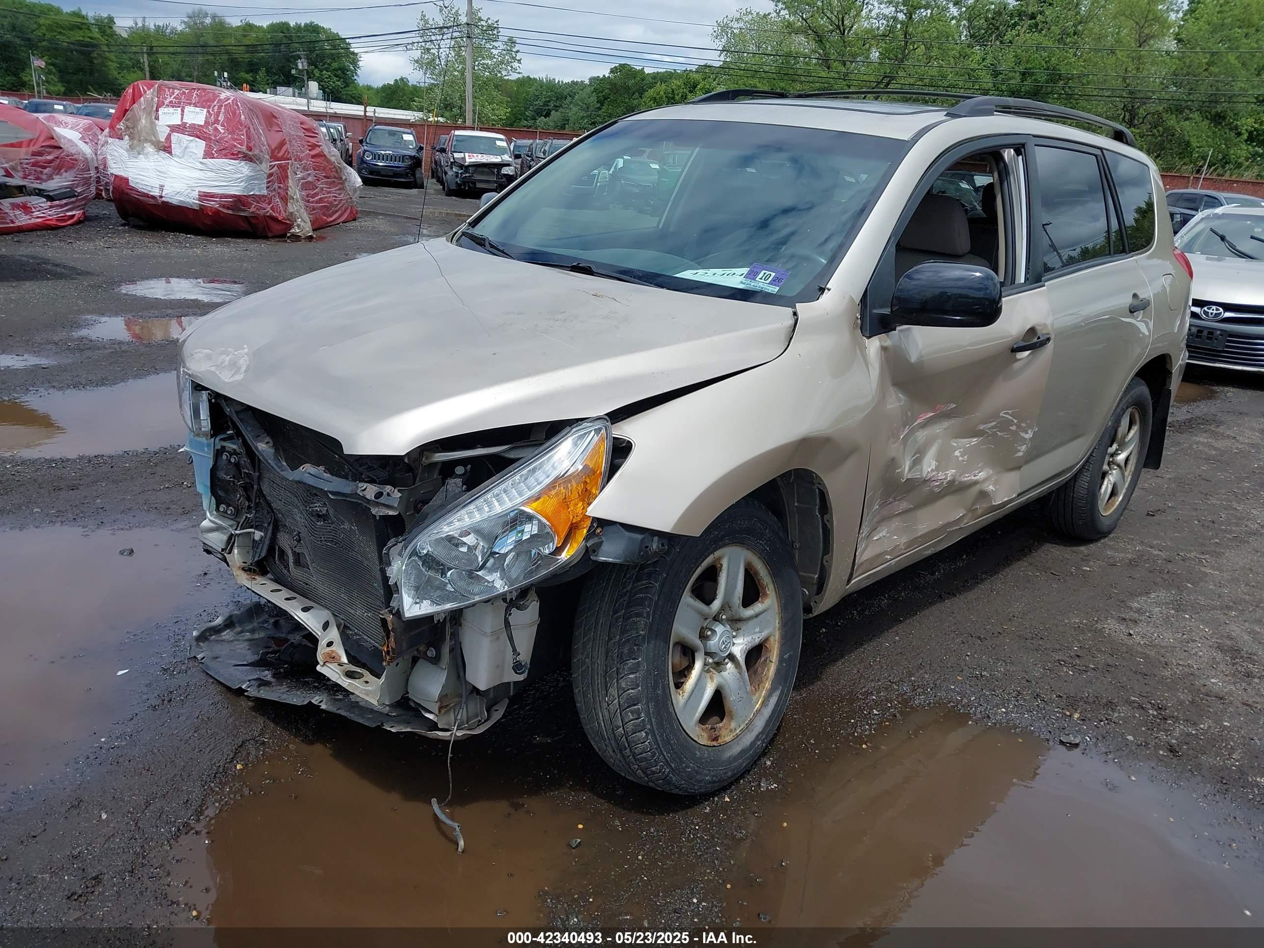TOYOTA RAV4 image 2
