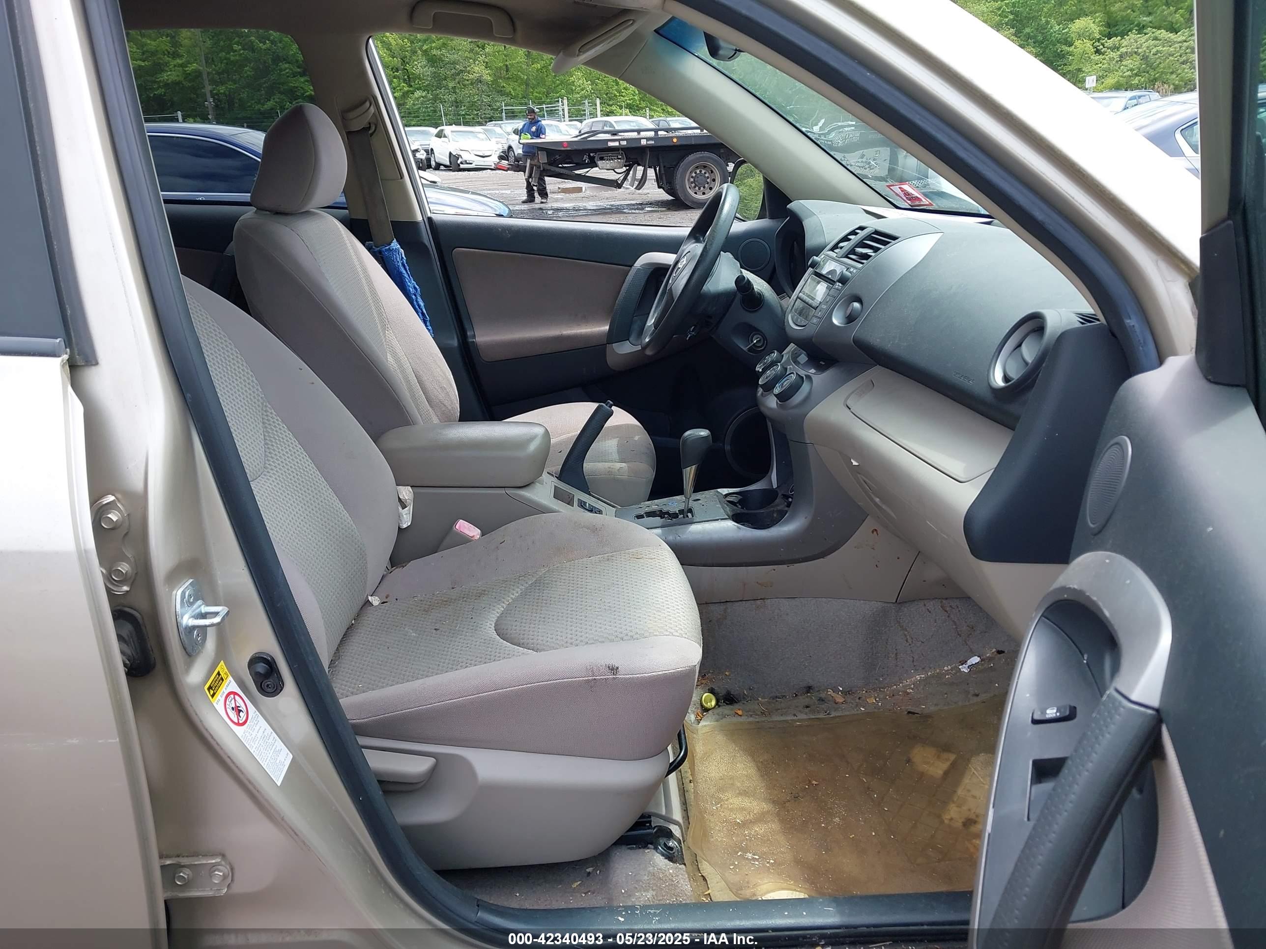 TOYOTA RAV4 image 5