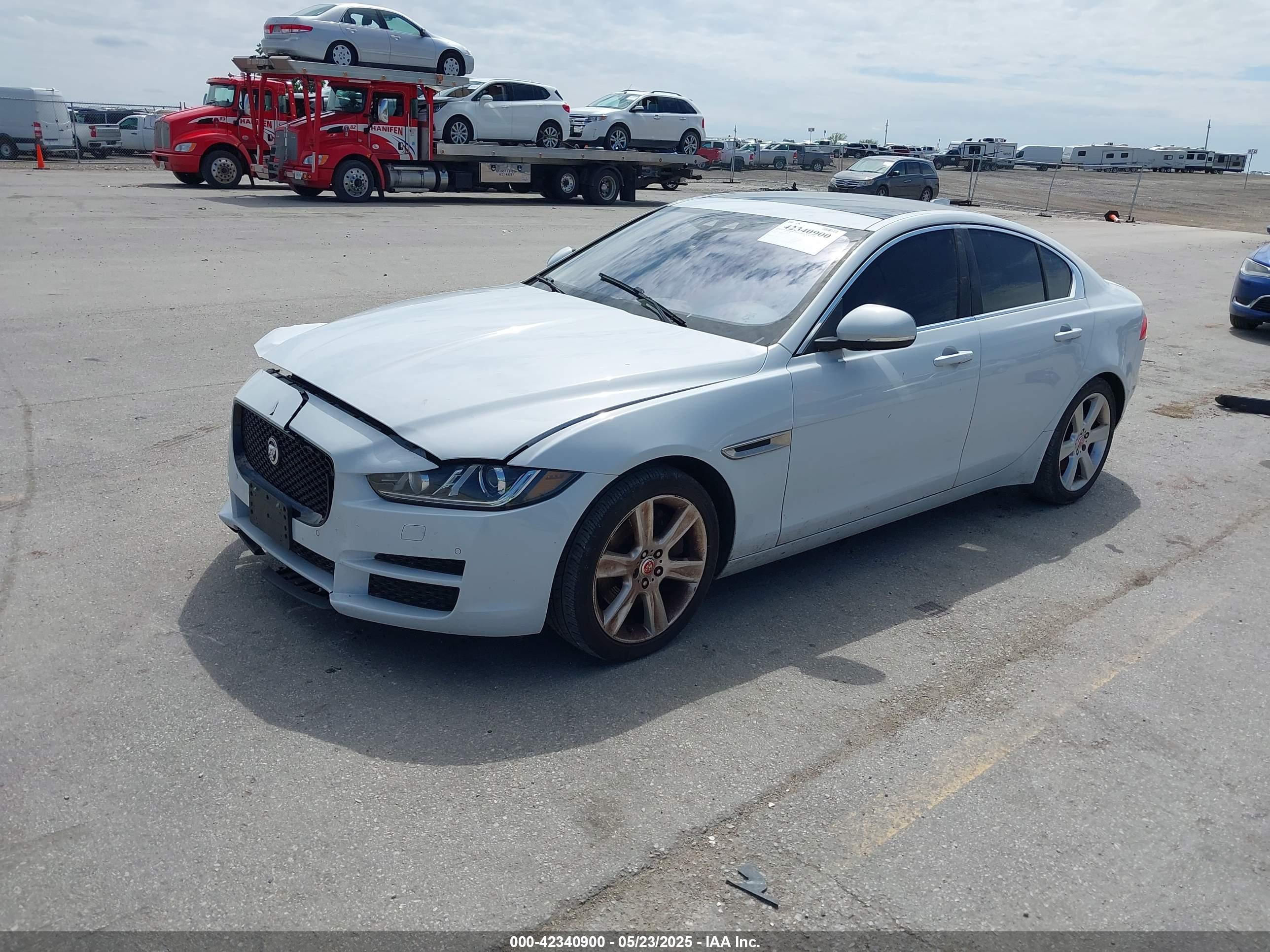 JAGUAR XE image 2