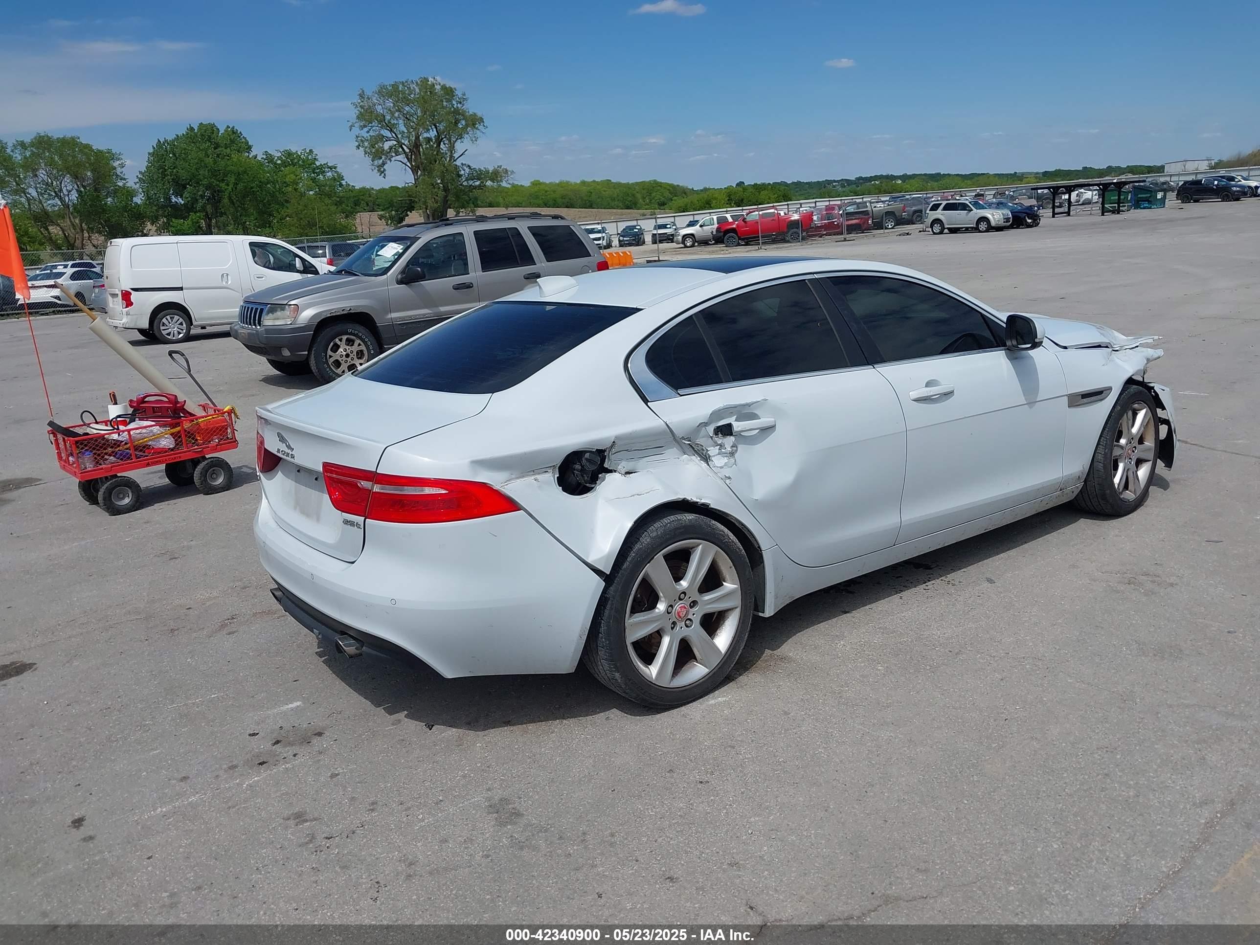 JAGUAR XE image 4