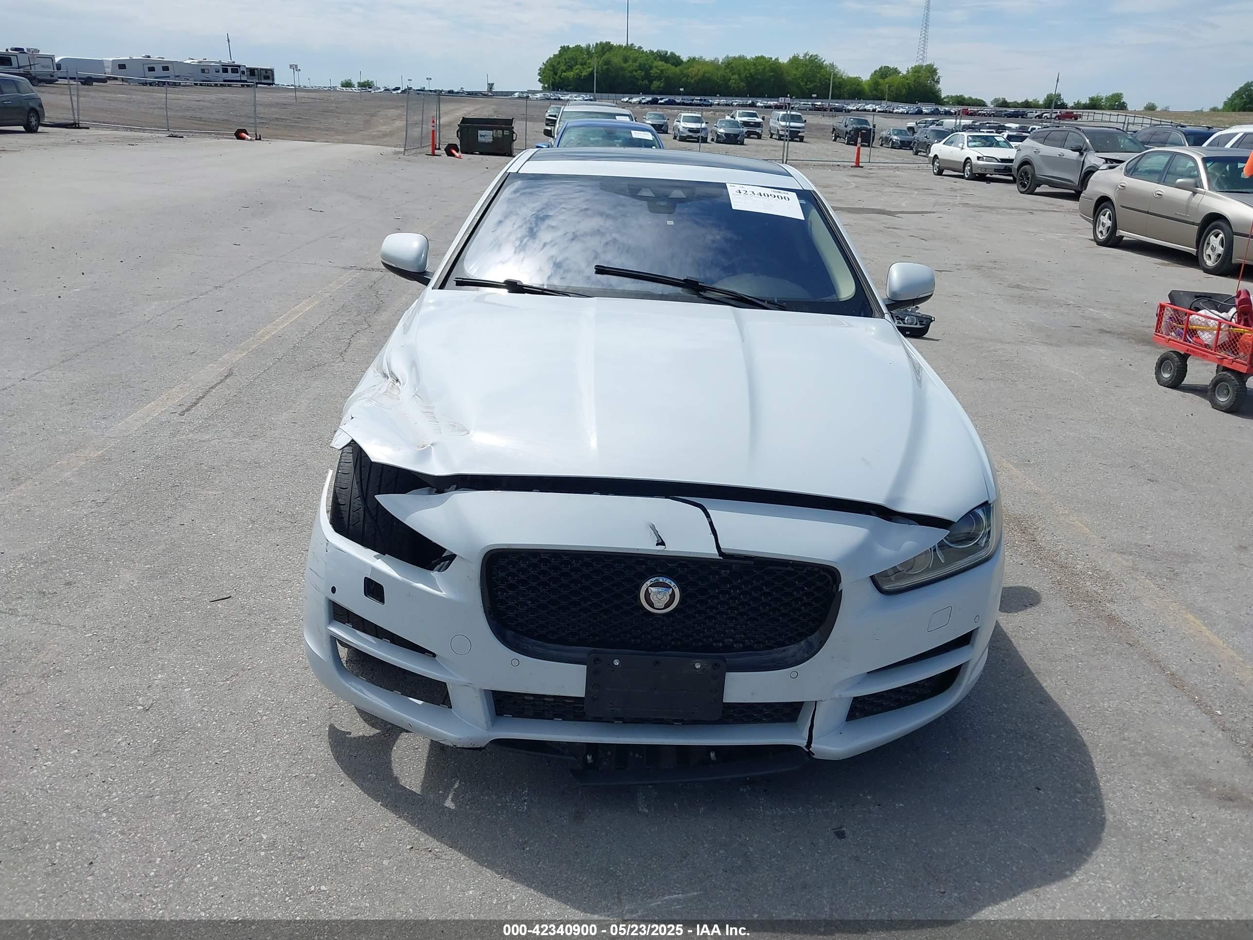 JAGUAR XE image 6