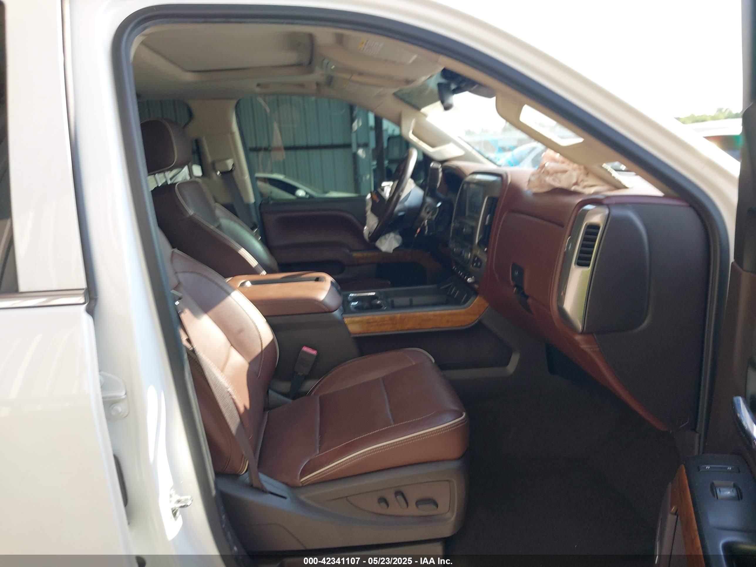 CHEVROLET SILVERADO image 5