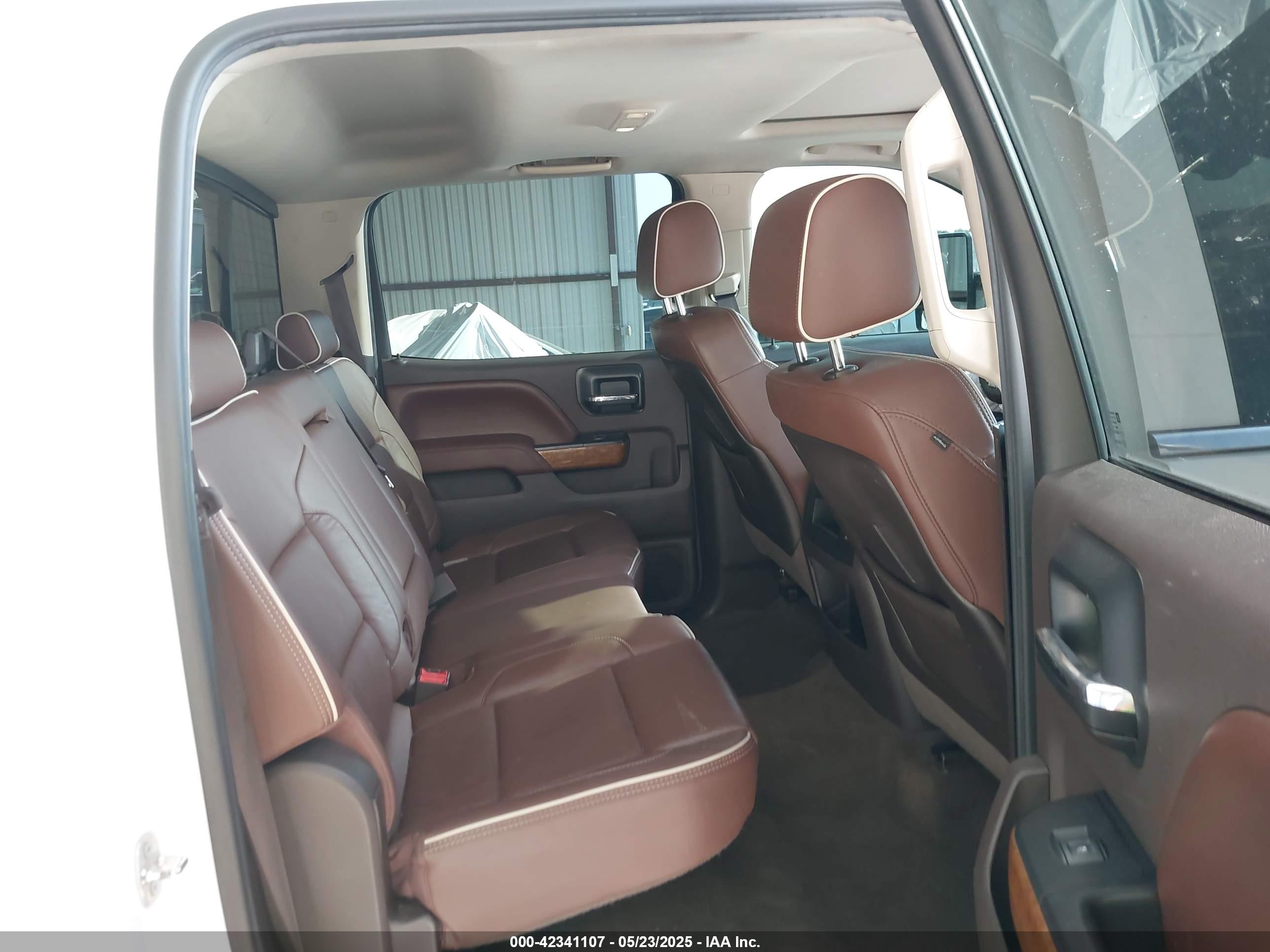 CHEVROLET SILVERADO image 8