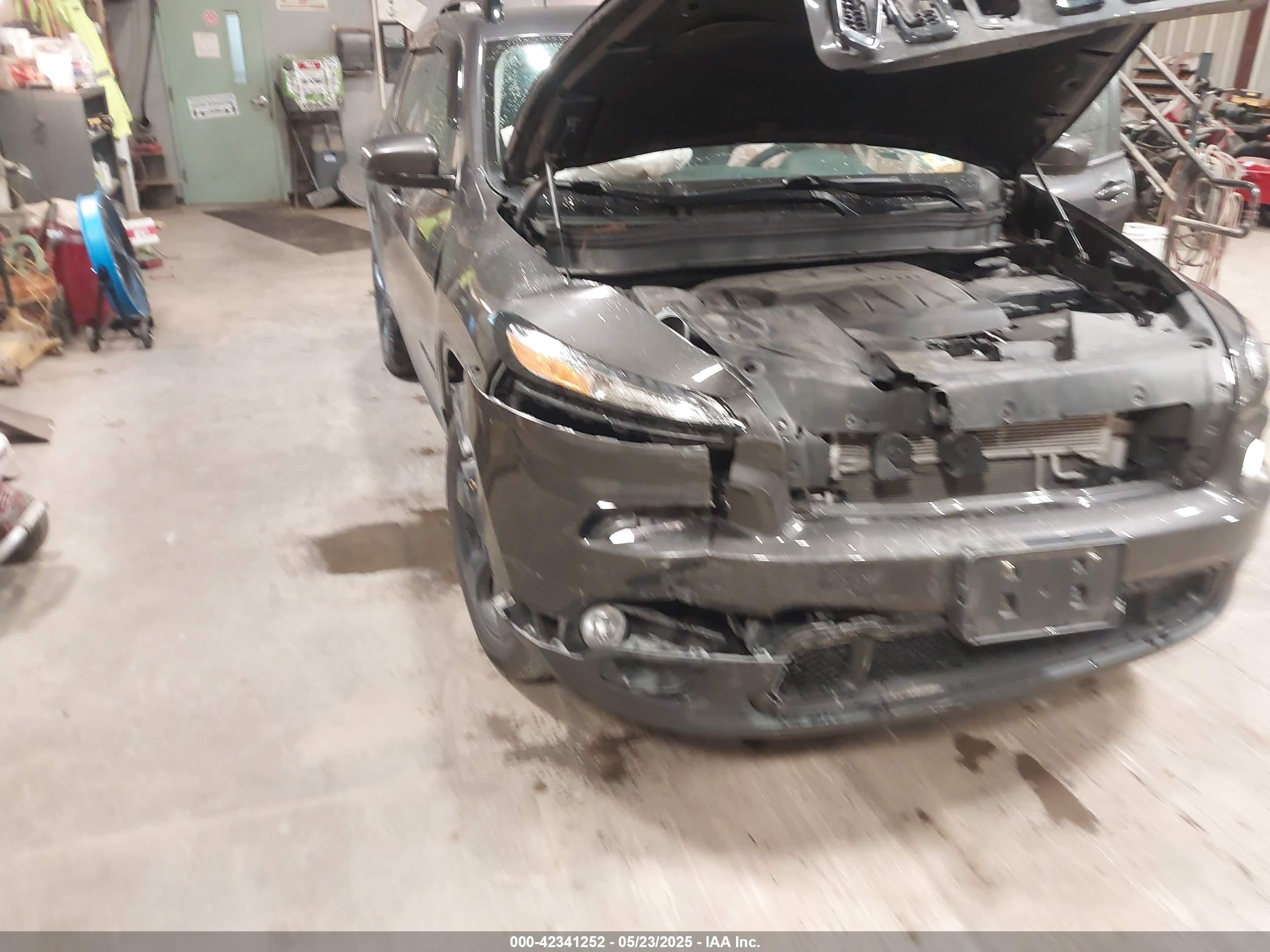 JEEP CHEROKEE image 6