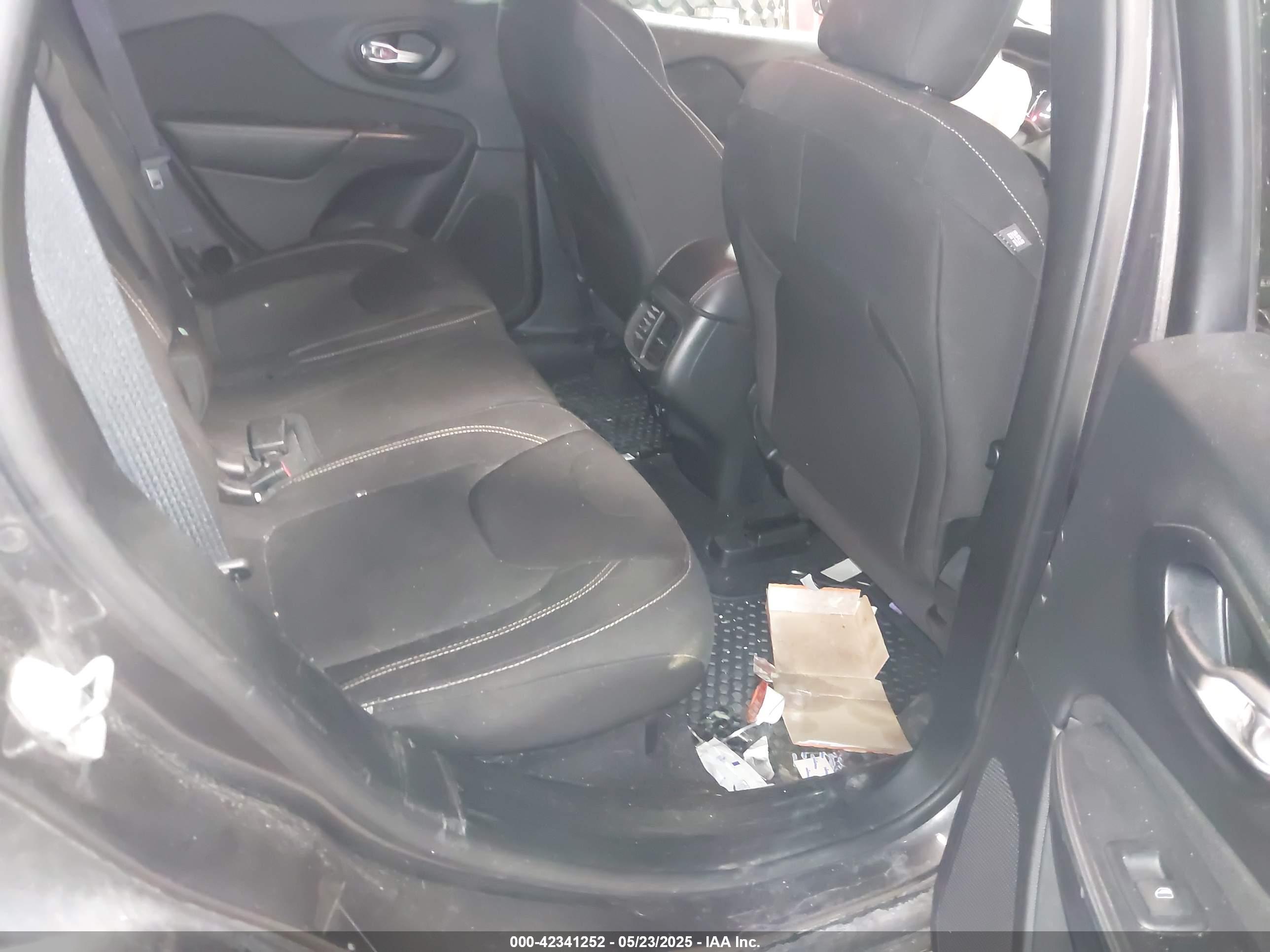 JEEP CHEROKEE image 8