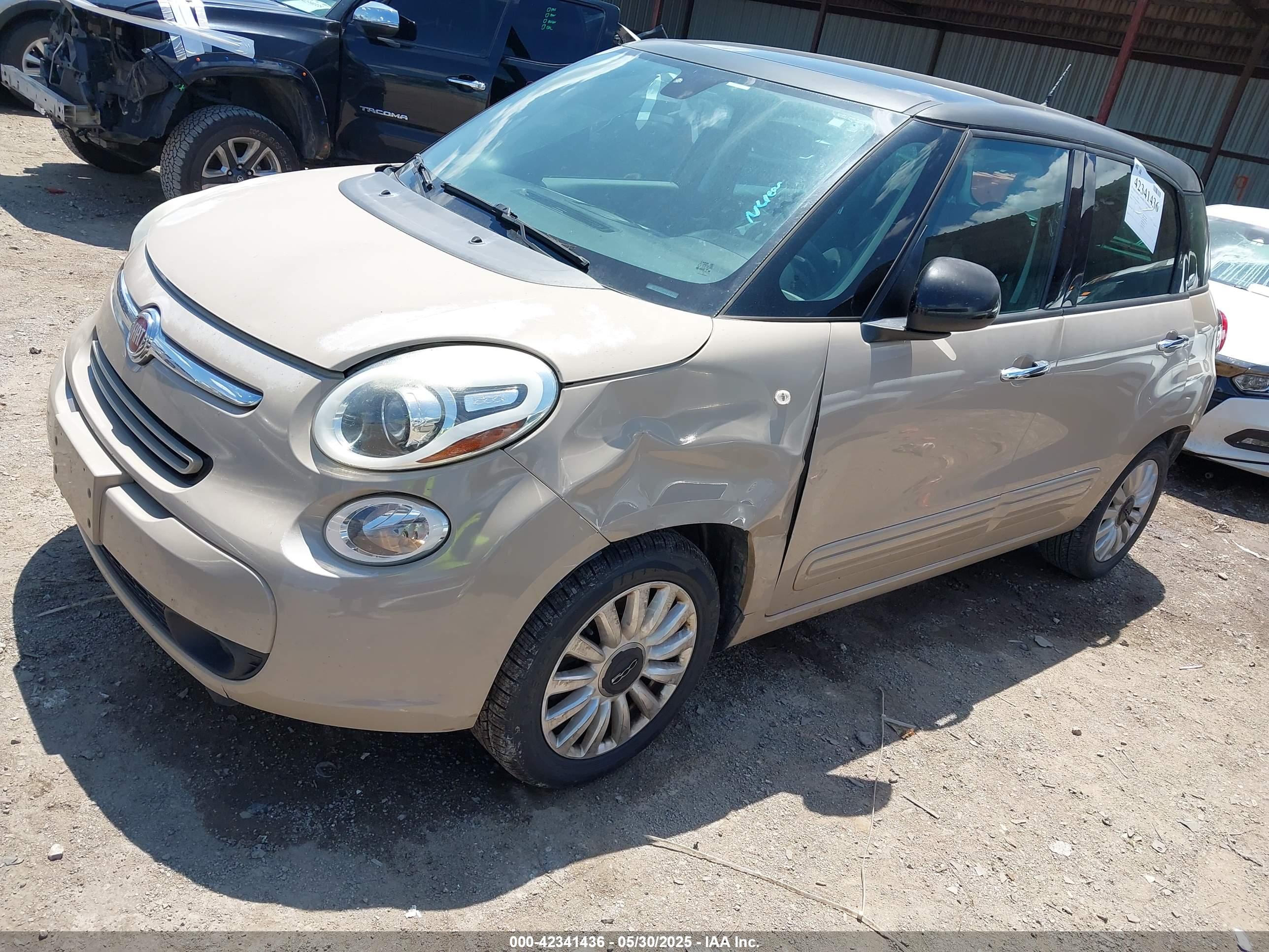 FIAT 500L image 2