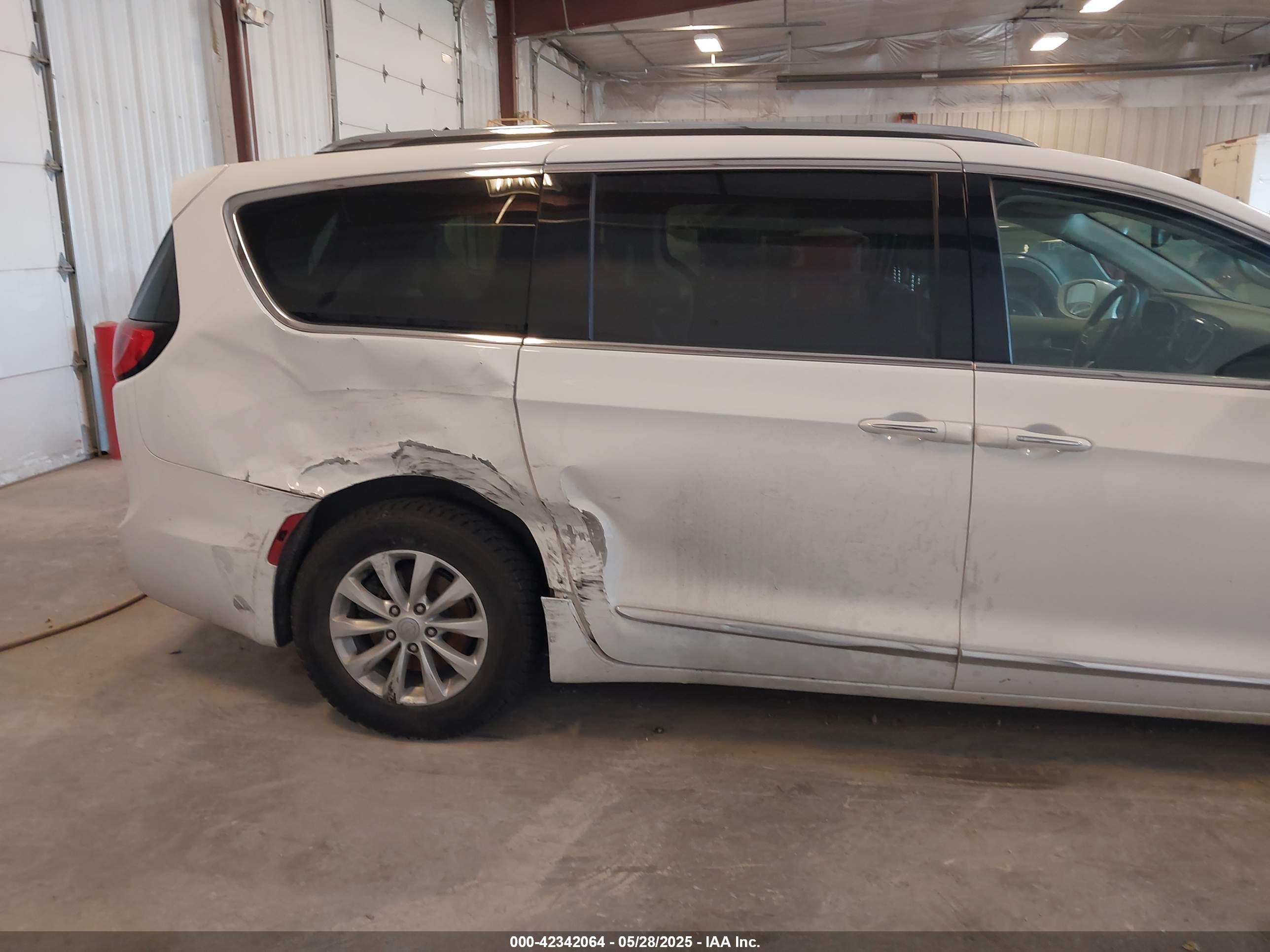 CHRYSLER PACIFICA image 6
