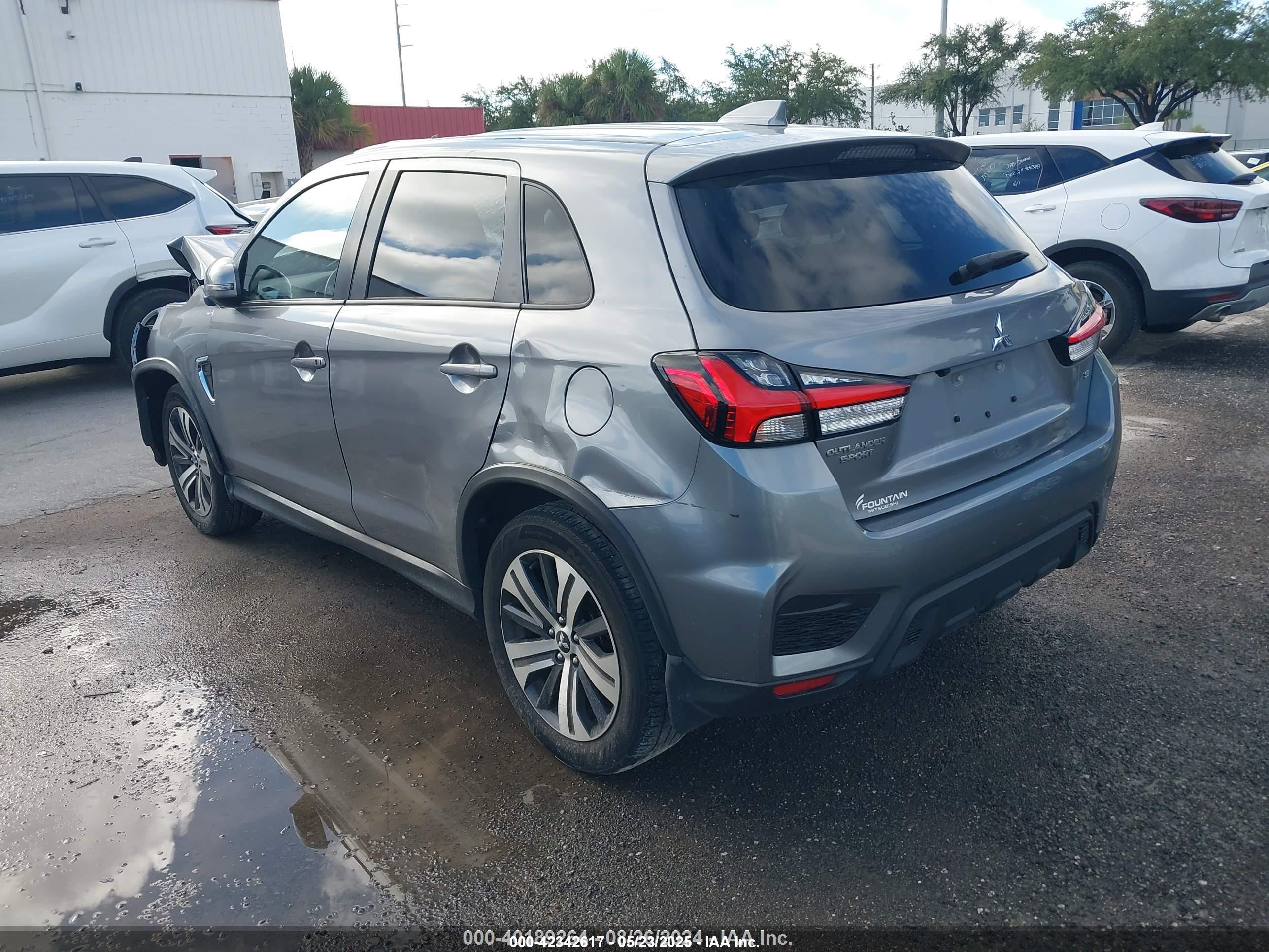 MITSUBISHI OUTLANDER image 3