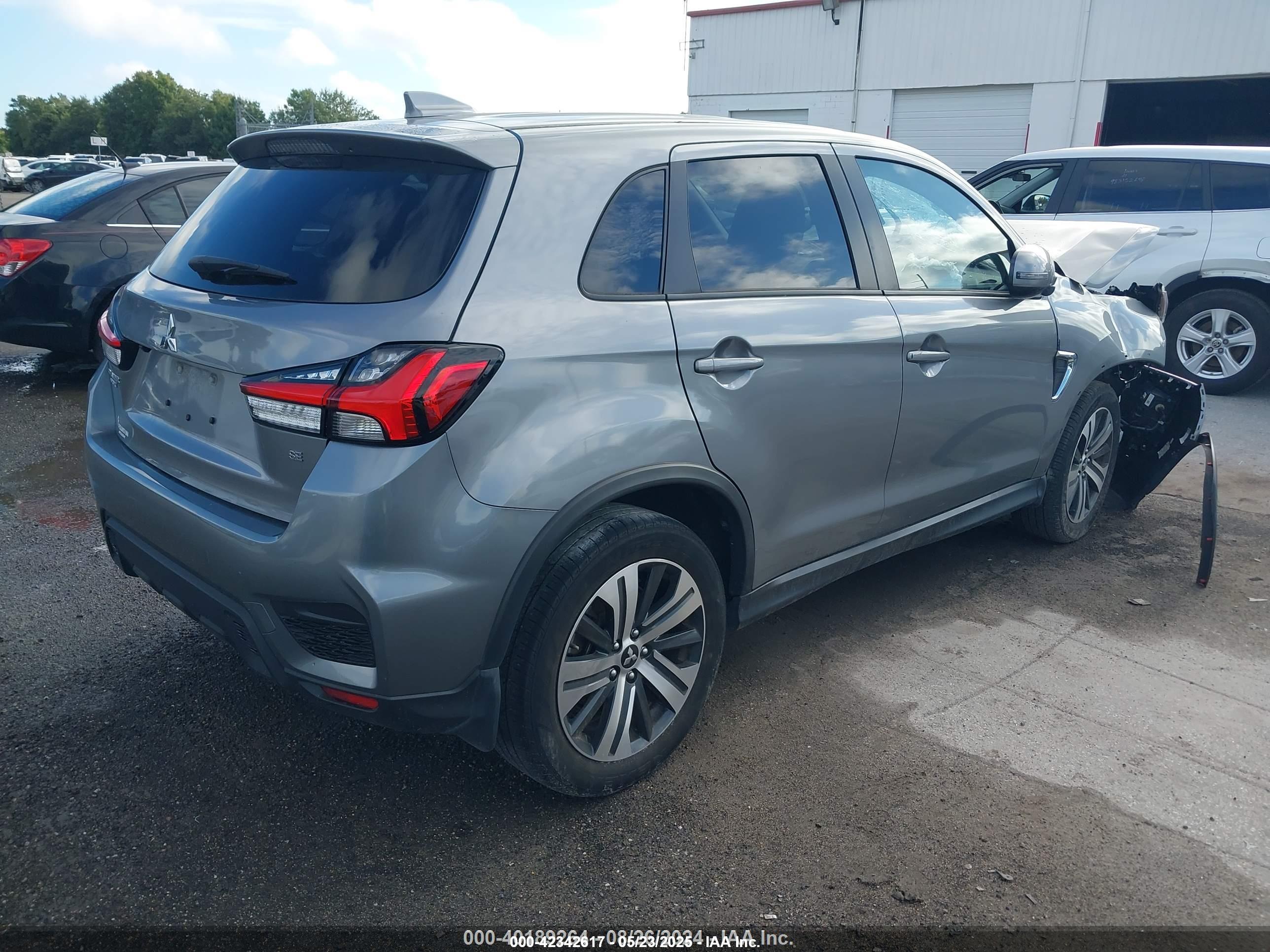 MITSUBISHI OUTLANDER image 4