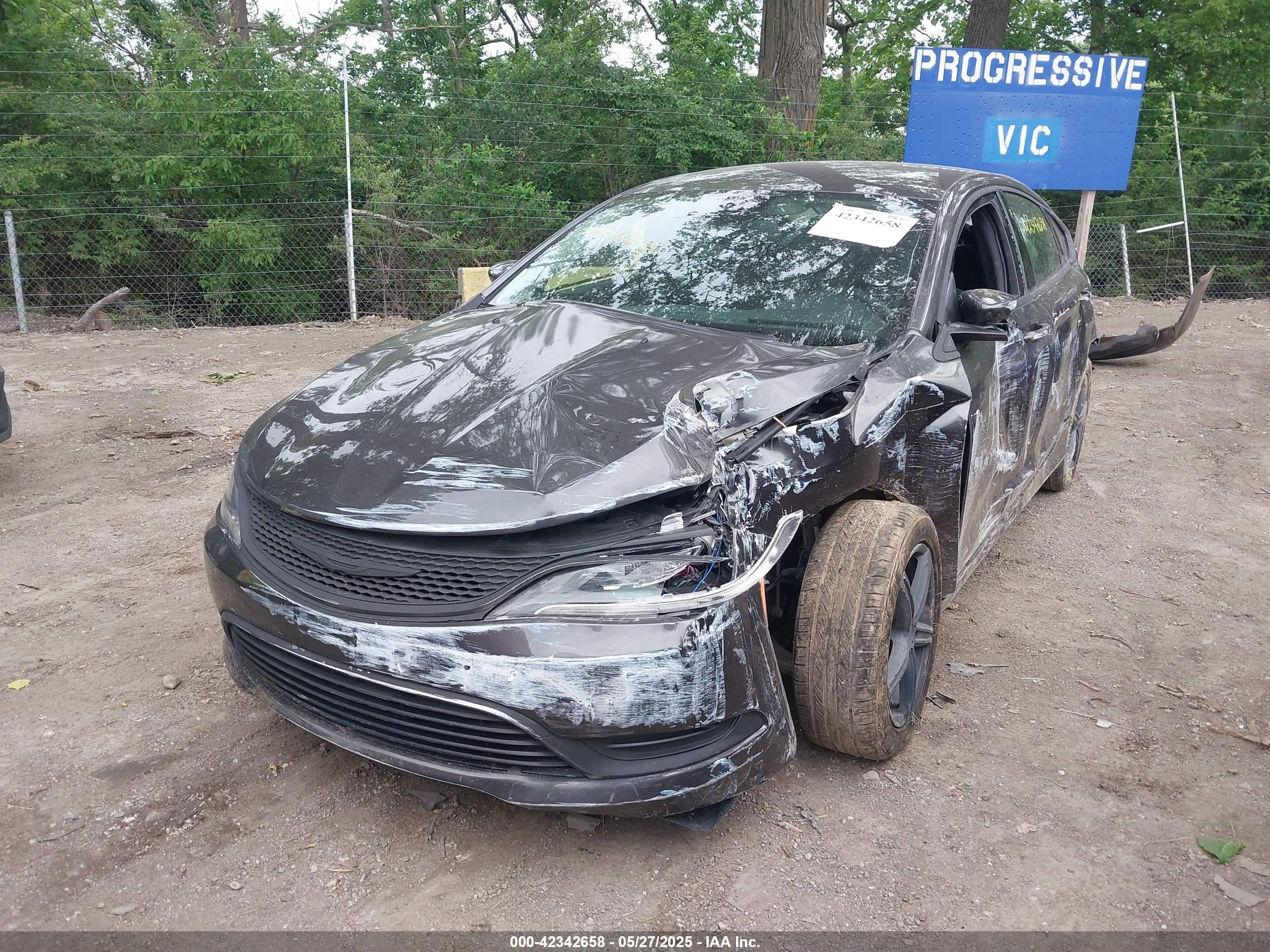 CHRYSLER 200 image 2