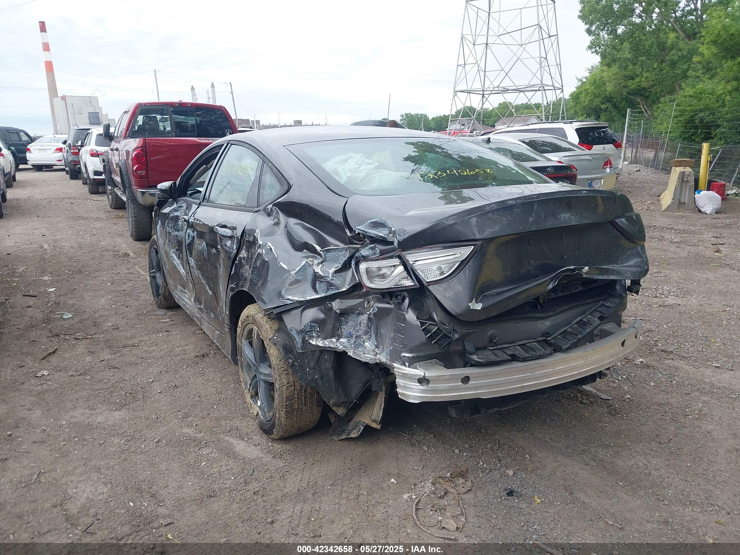 CHRYSLER 200 image 3