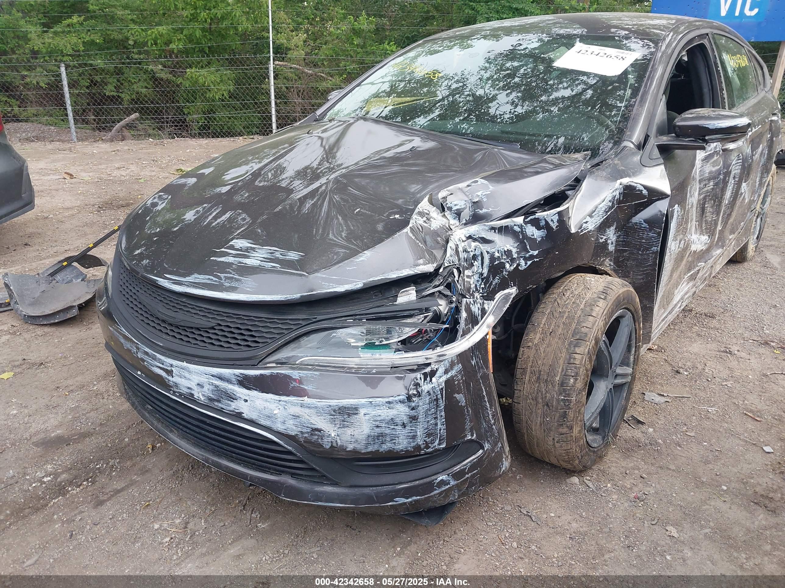 CHRYSLER 200 image 6