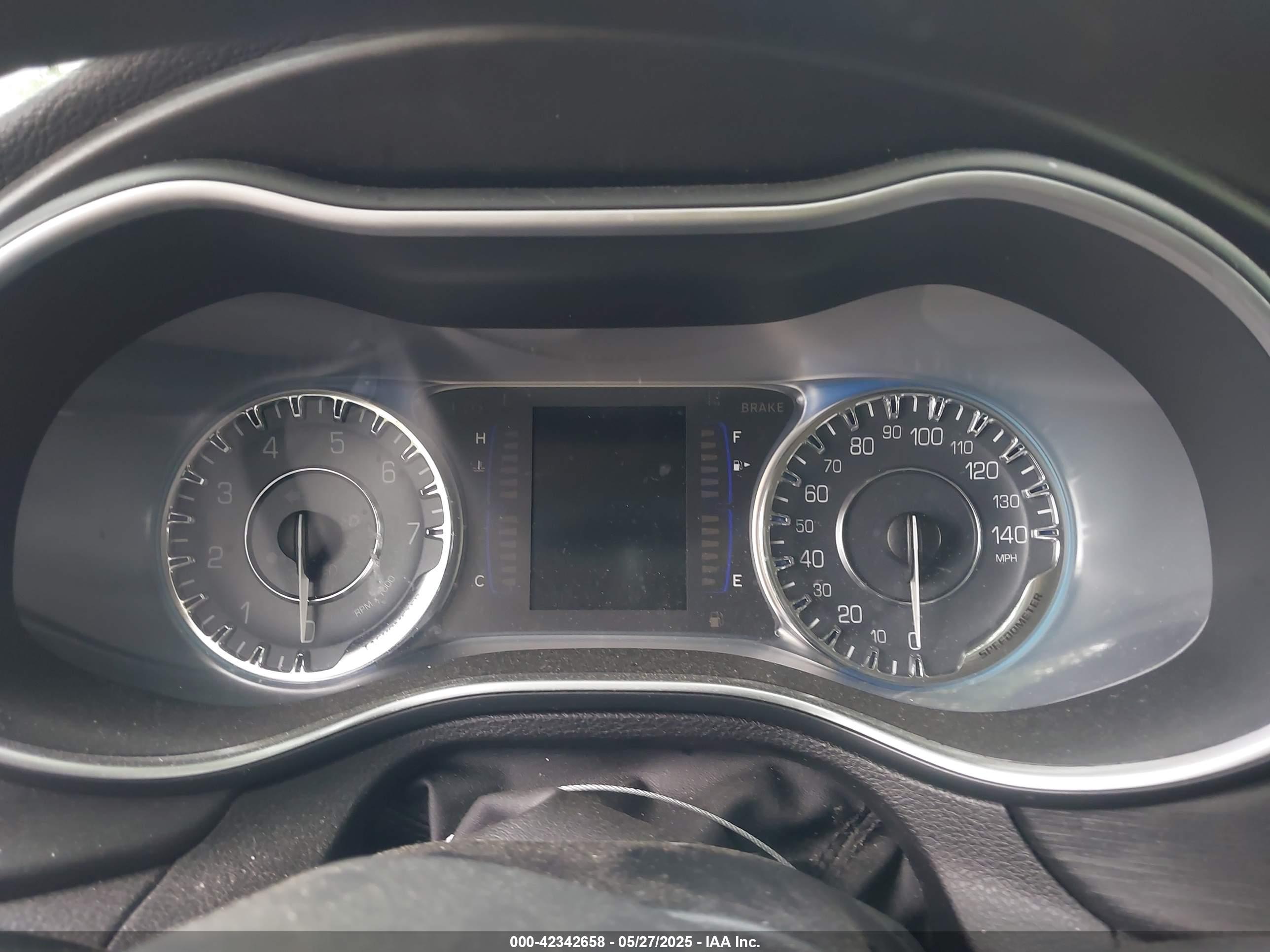 CHRYSLER 200 image 7