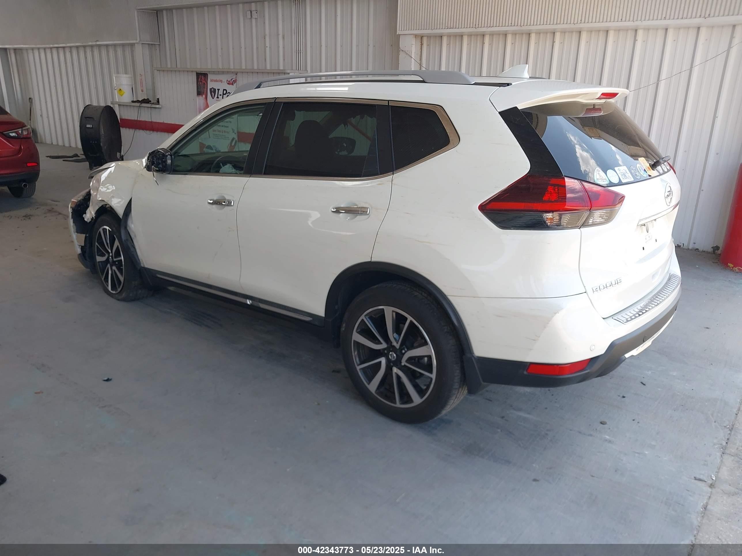 NISSAN ROGUE image 3