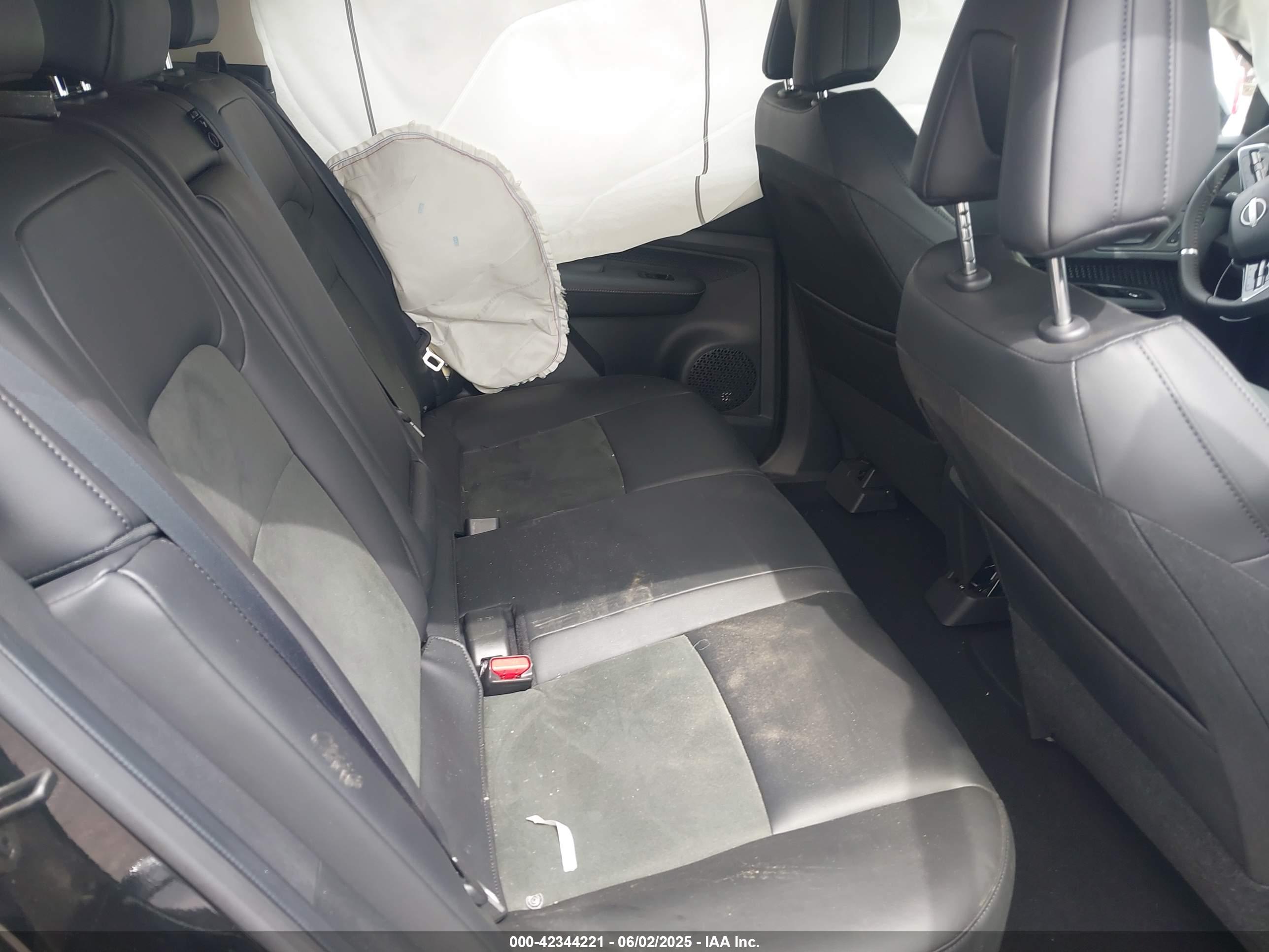 NISSAN ARIYA image 8