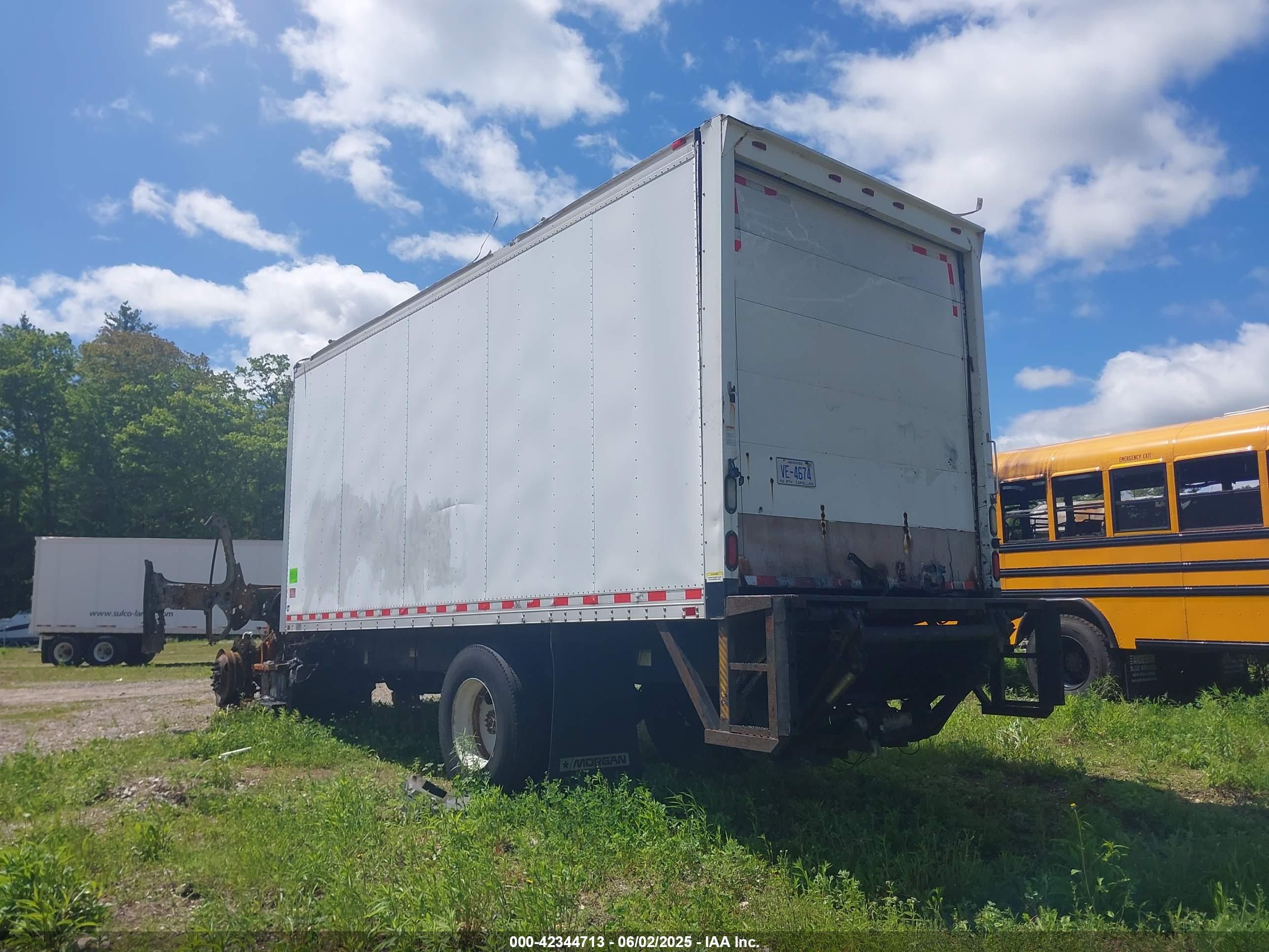 FREIGHTLINER M2 image 4