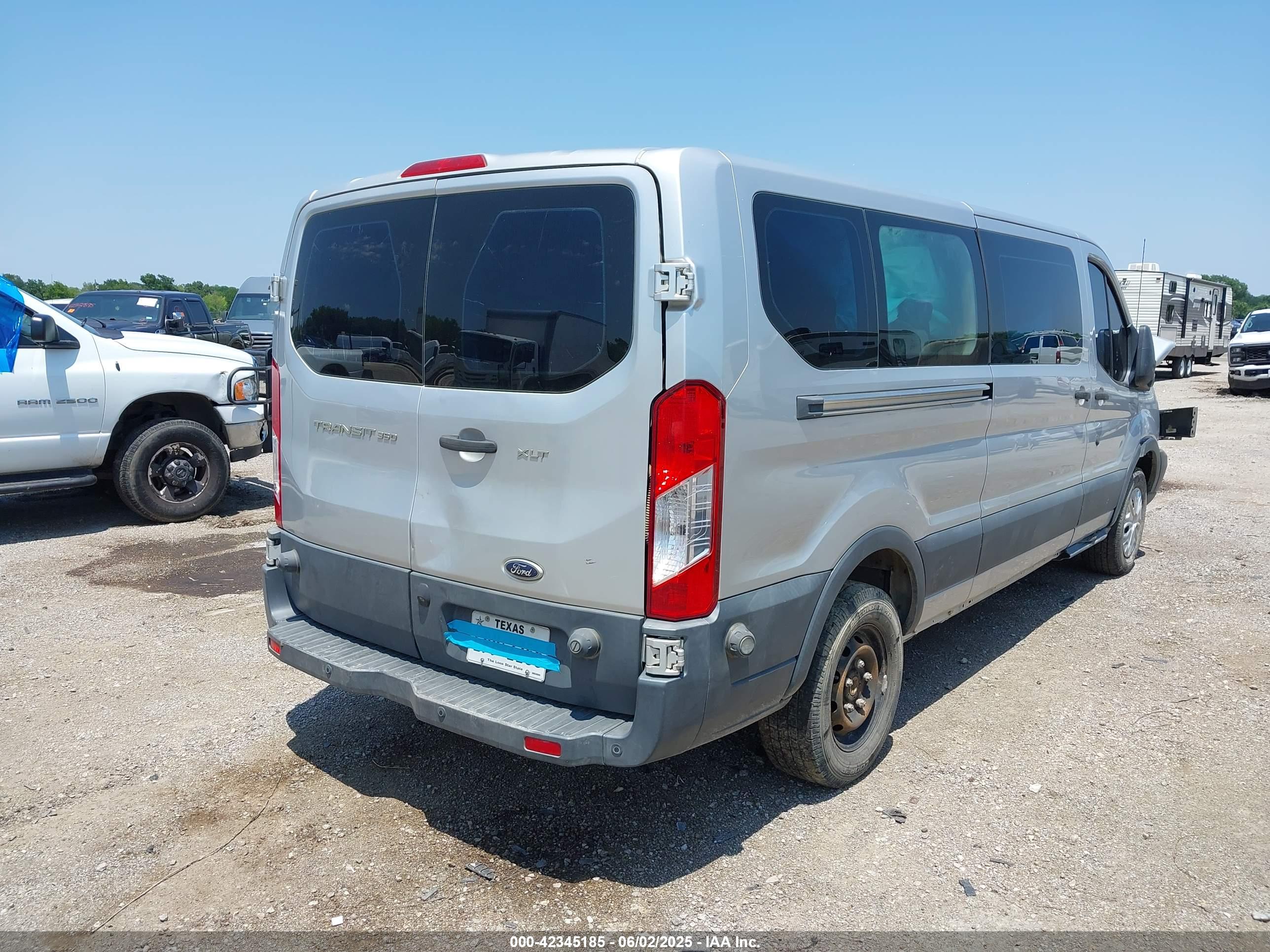 FORD TRANSIT-350 image 4