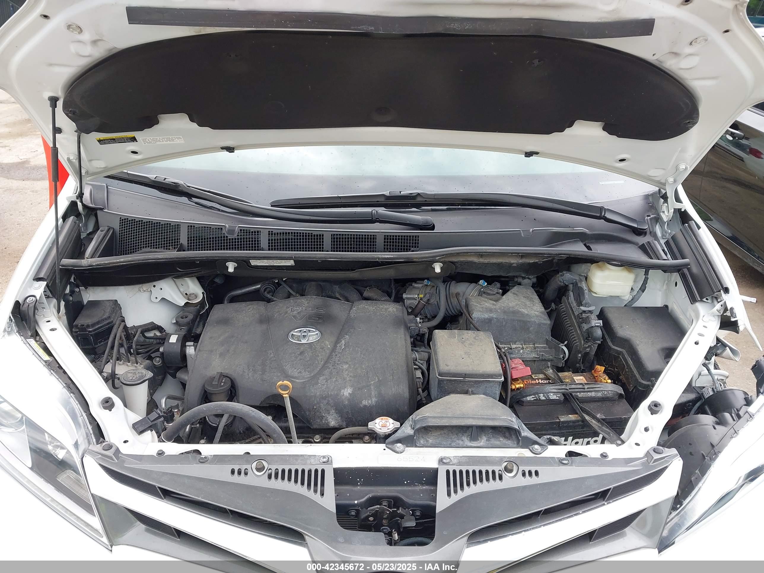 TOYOTA SIENNA image 10