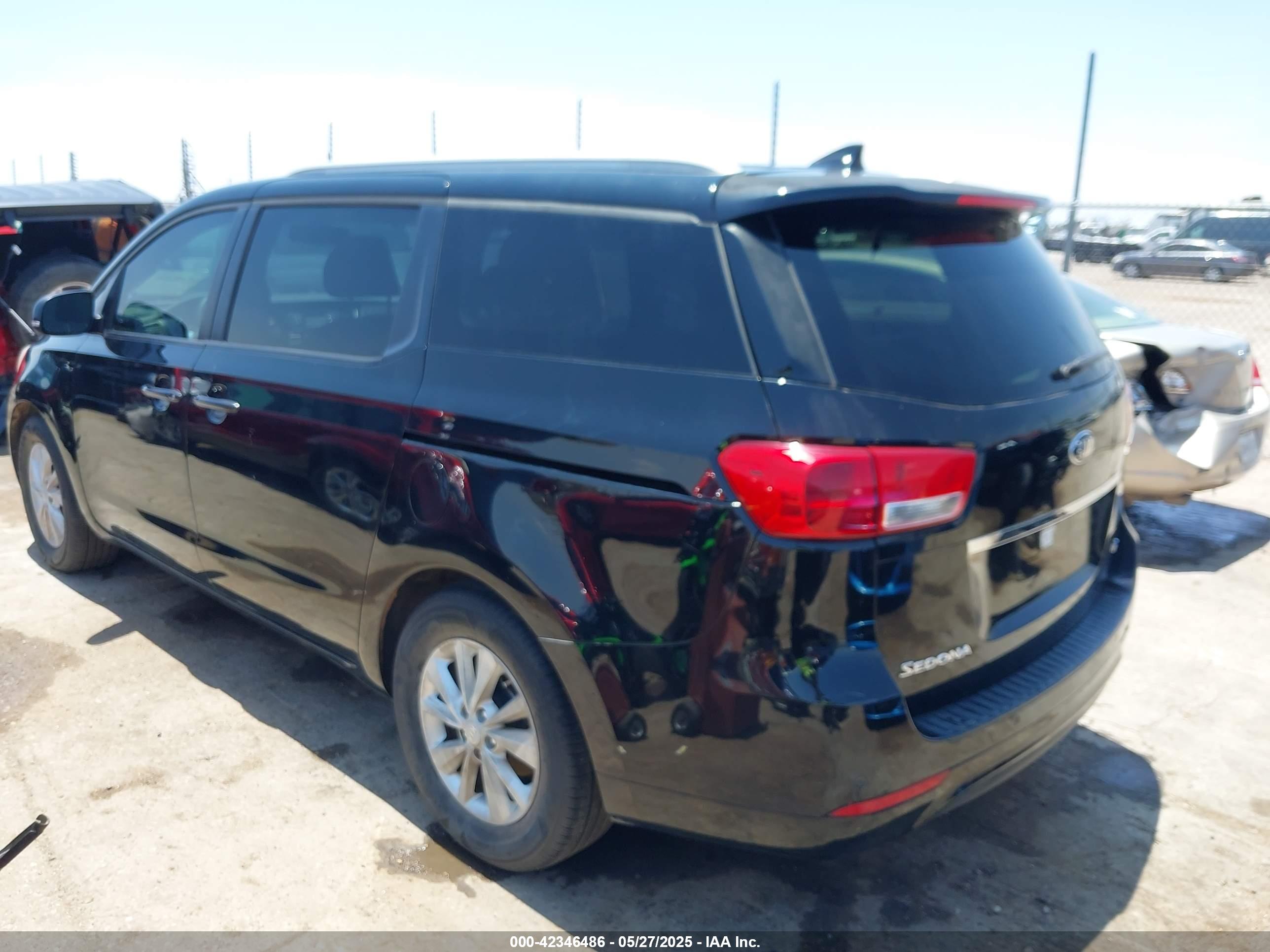 KIA SEDONA image 3