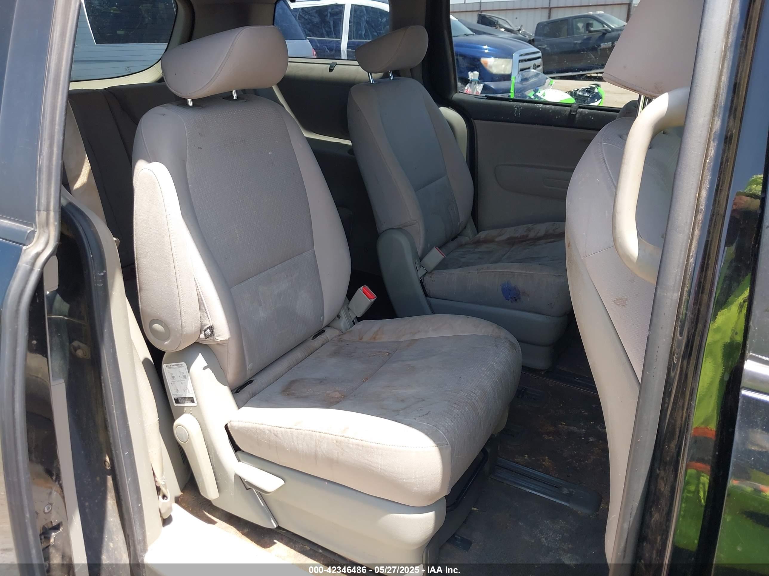 KIA SEDONA image 8