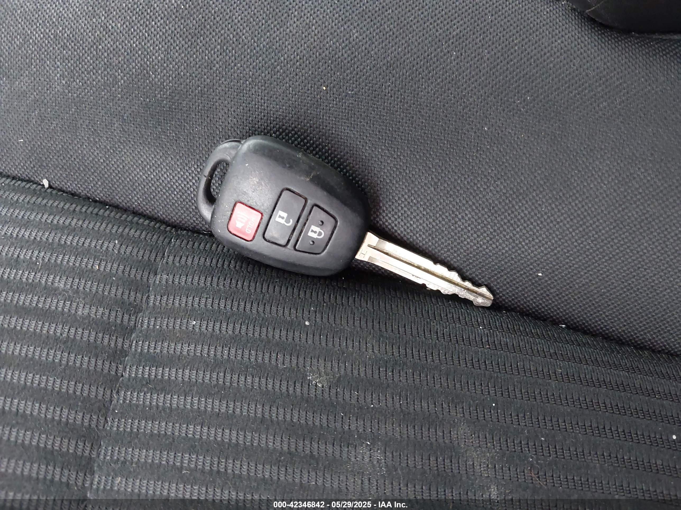 TOYOTA RAV4 image 11
