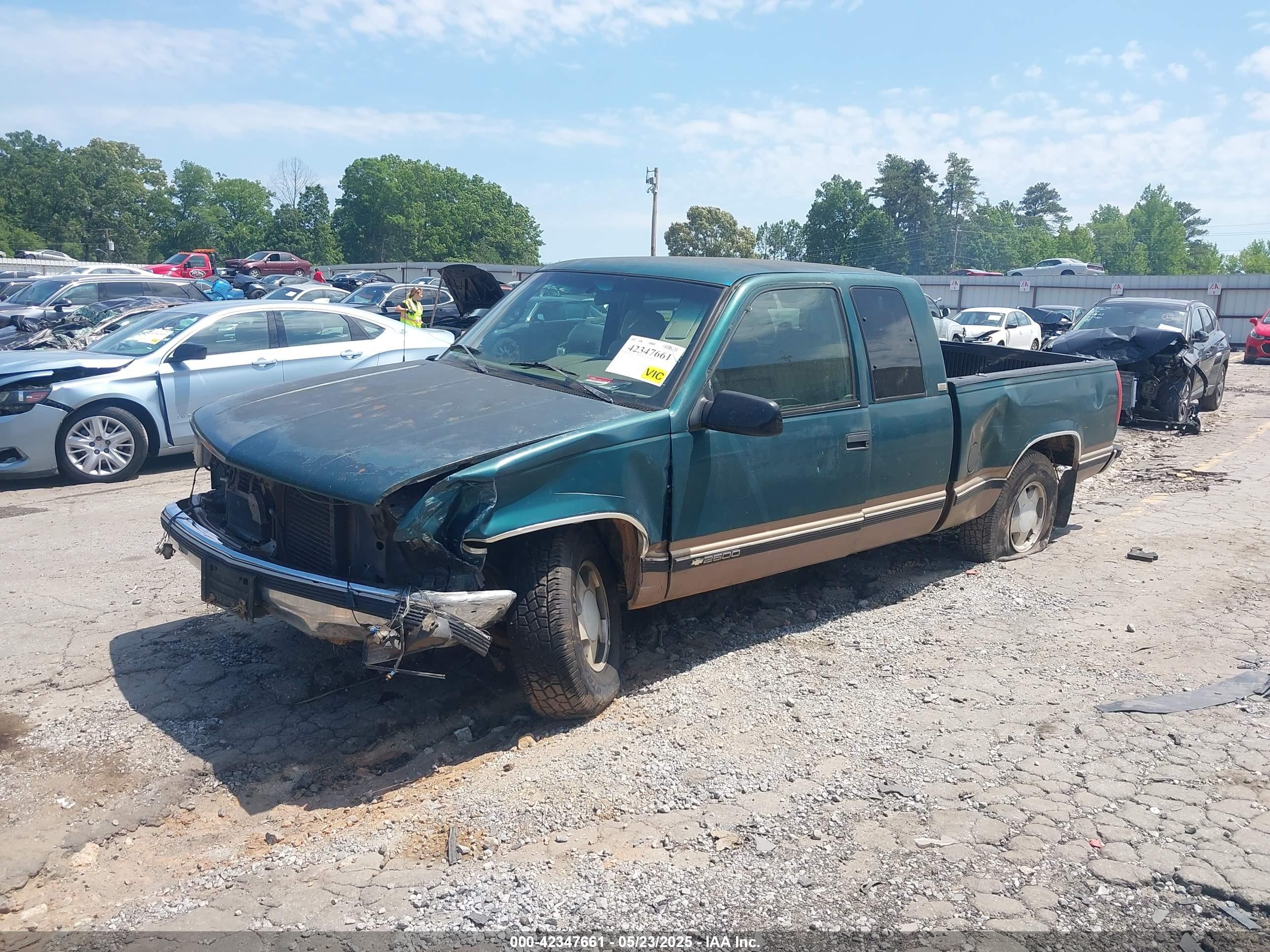 CHEVROLET GMT-400 image 2