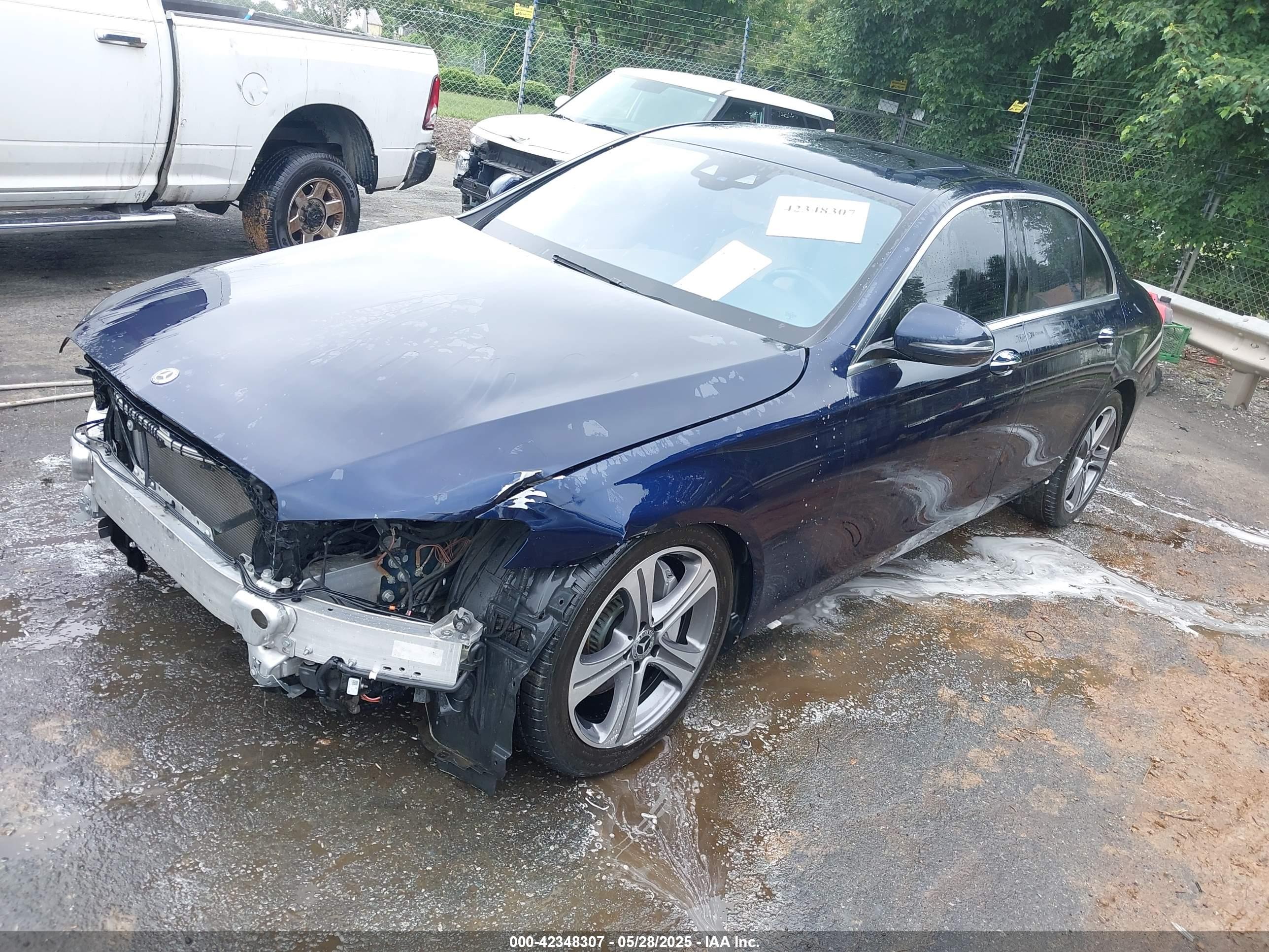 MERCEDES-BENZ E image 2