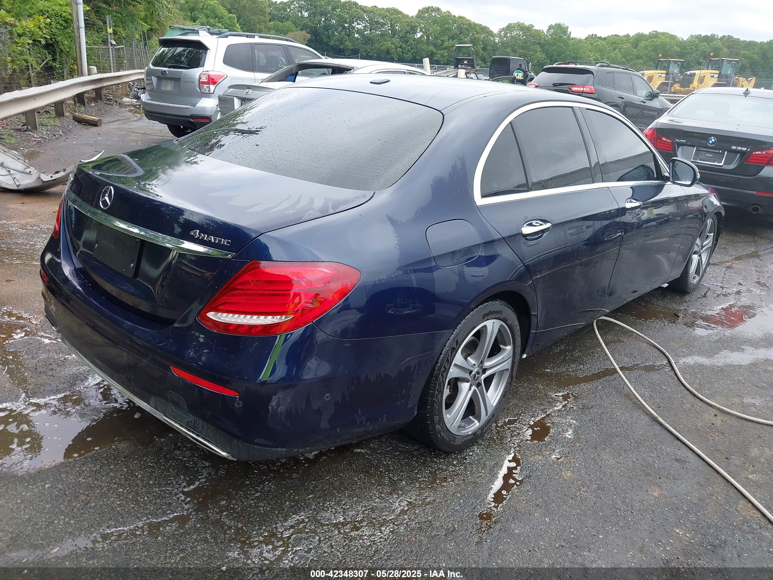 MERCEDES-BENZ E image 4