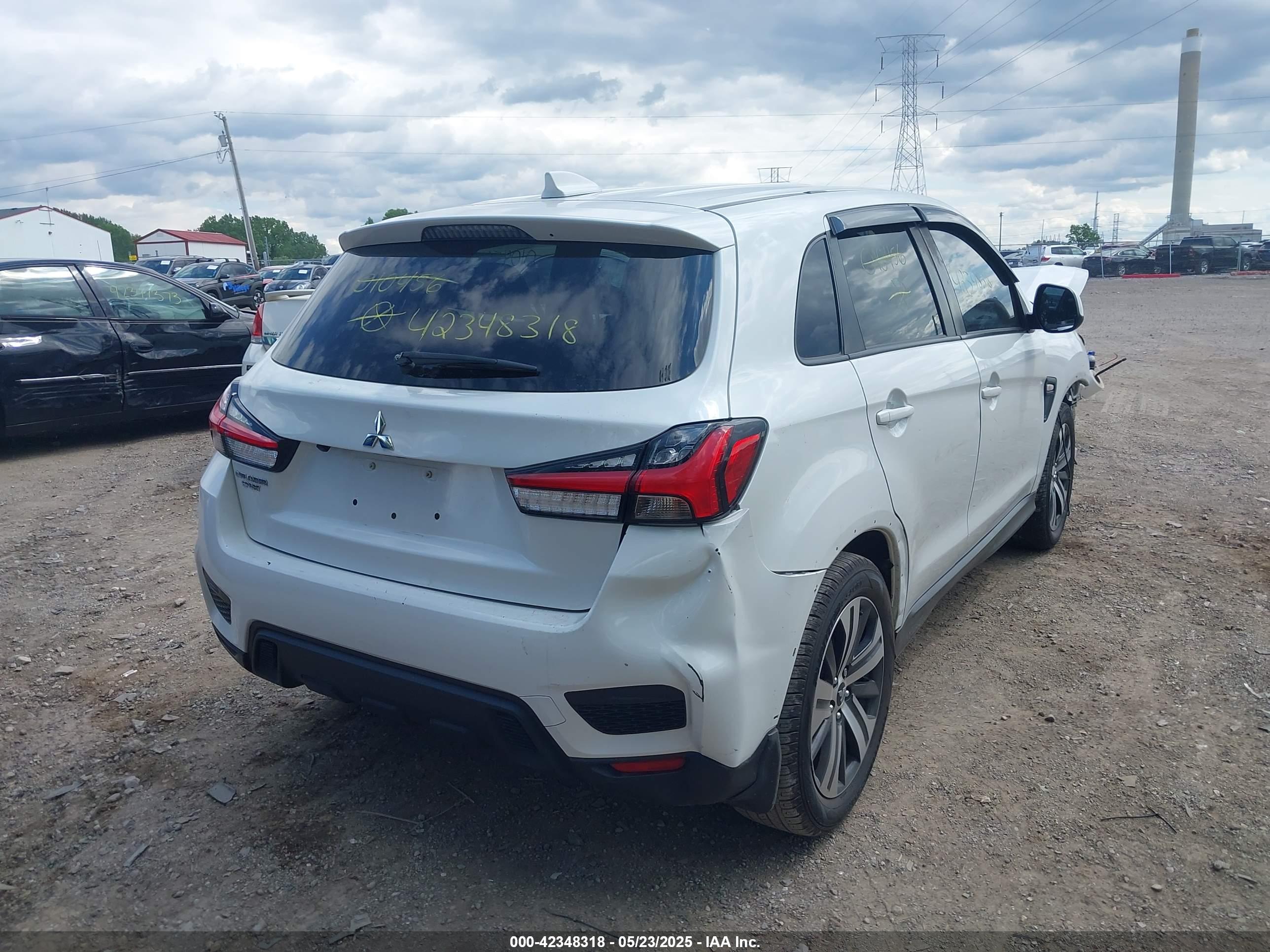 MITSUBISHI OUTLANDER image 4
